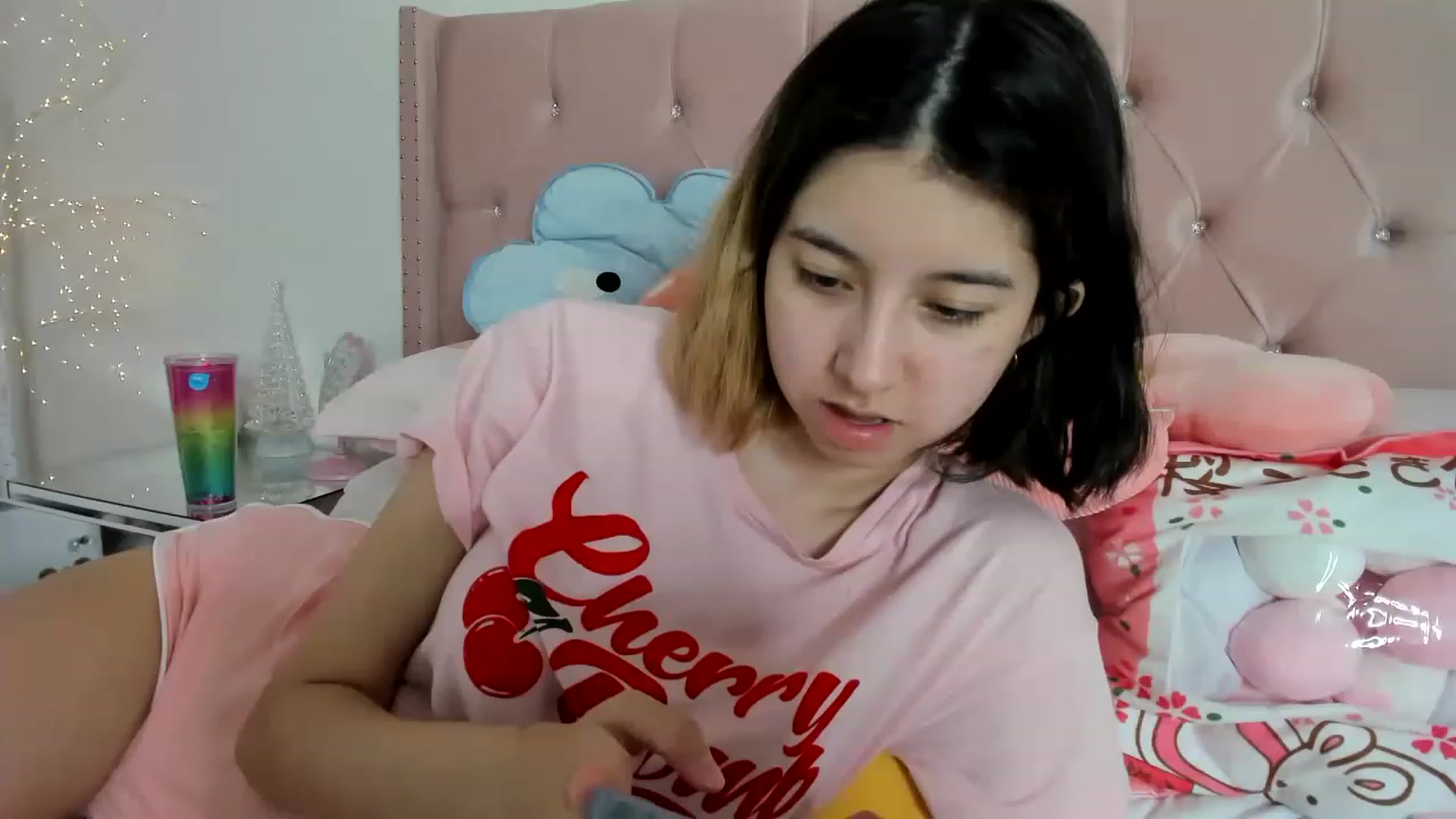 Gallery image thumbnail from Cherrycute666's myfreecams stream on, 12/15/2022, 06:46 image 10 of 20
