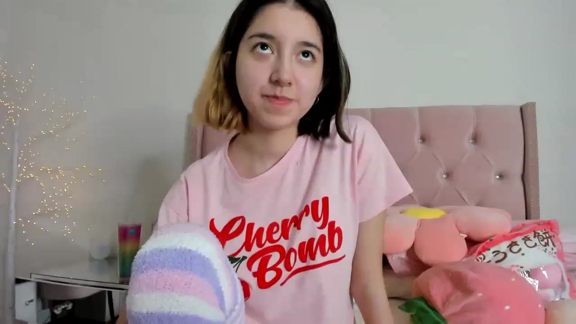 Gallery image thumbnail from Cherrycute666's myfreecams stream on, 12/15/2022, 11:24 image 2 of 20