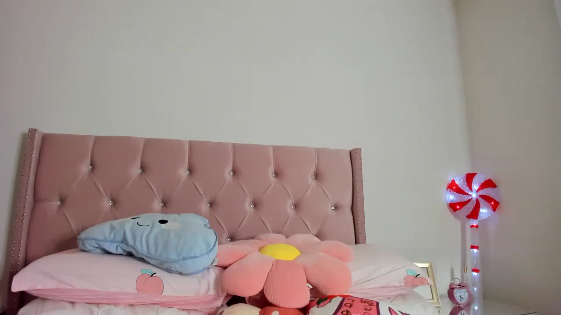 Gallery image thumbnail from Cherrycute666's myfreecams stream on, 12/15/2022, 11:24 image 9 of 20