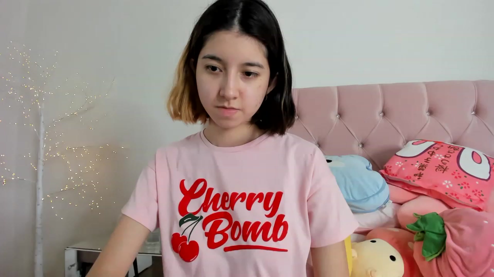 Gallery image thumbnail from Cherrycute666's myfreecams stream on, 12/15/2022, 11:24 image 20 of 20