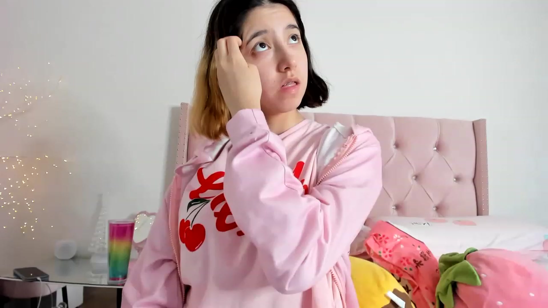 Gallery image thumbnail from Cherrycute666's myfreecams stream on, 12/15/2022, 13:29 image 17 of 20