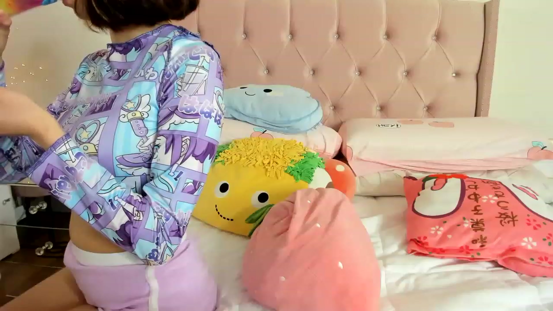 Gallery image thumbnail from Cherrycute666's myfreecams stream on, 12/15/2022, 17:42 image 11 of 20
