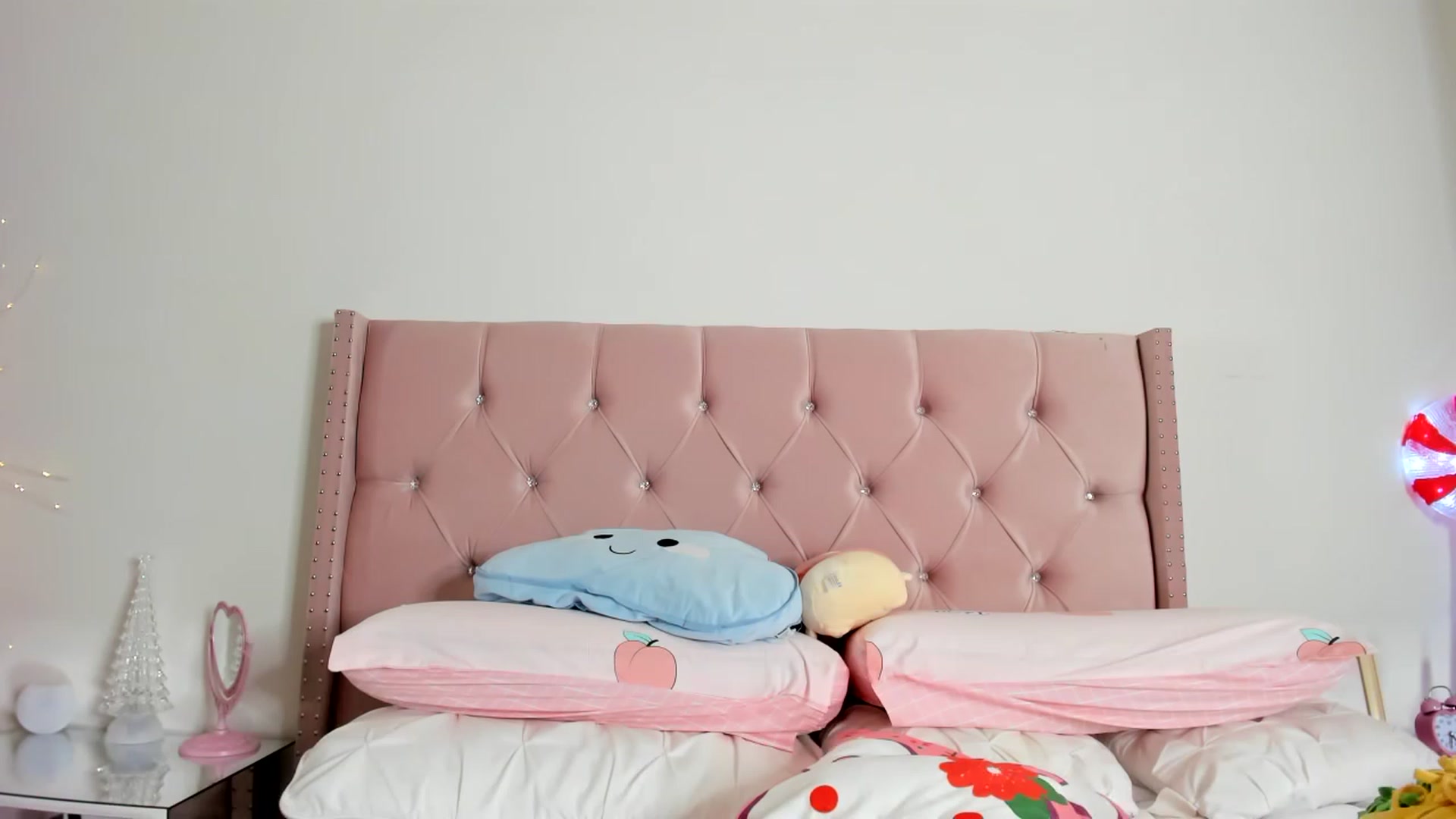 Gallery image thumbnail from Cherrycute666's myfreecams stream on, 12/16/2022, 08:07 image 3 of 20
