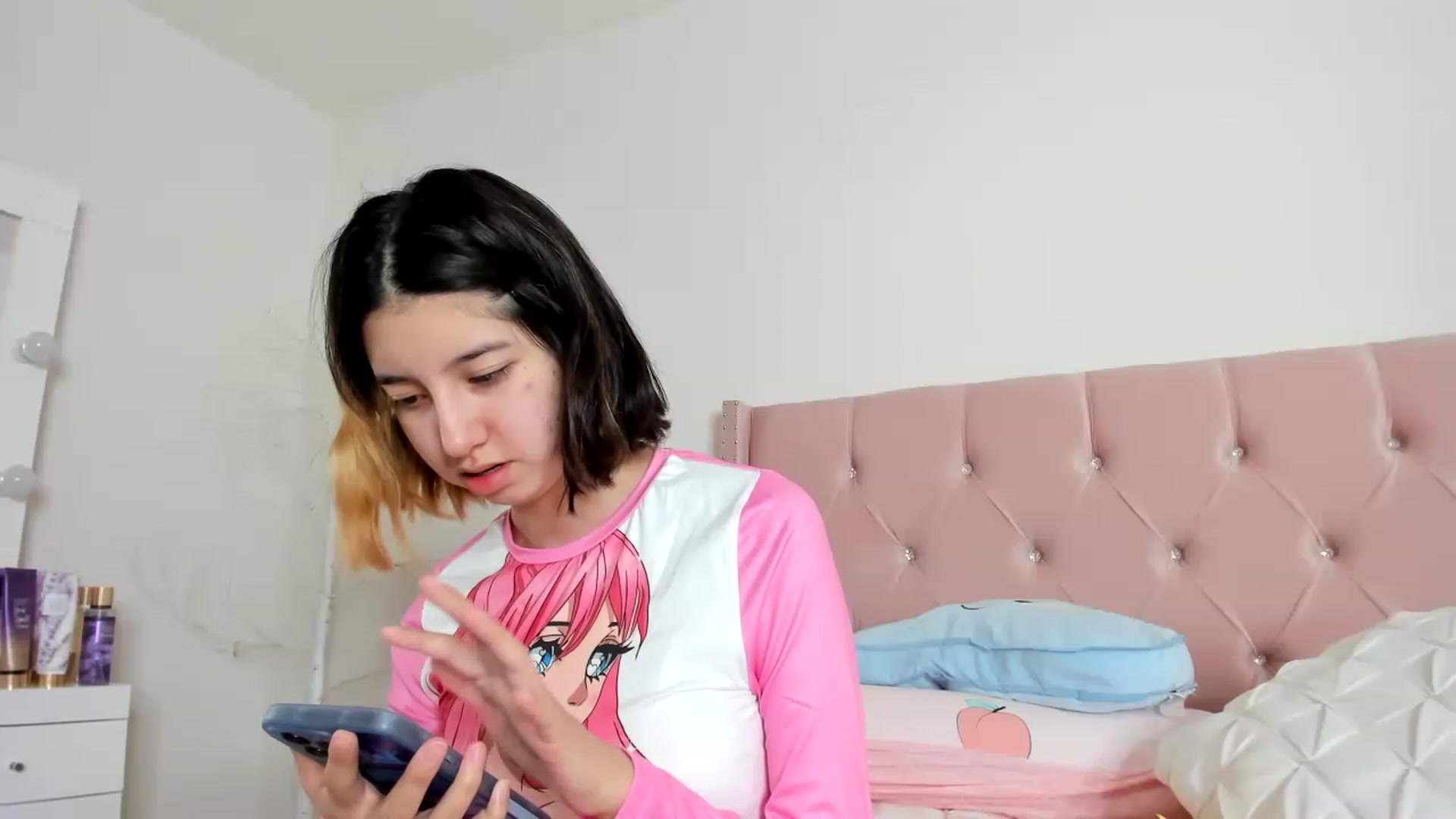 Gallery image thumbnail from Cherrycute666's myfreecams stream on, 12/17/2022, 01:03 image 5 of 20