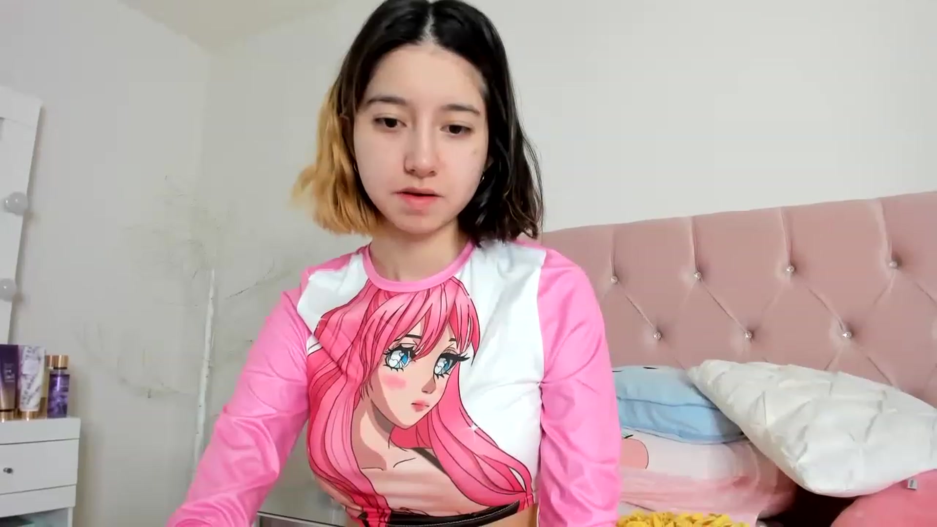 Gallery image thumbnail from Cherrycute666's myfreecams stream on, 12/17/2022, 01:03 image 17 of 20