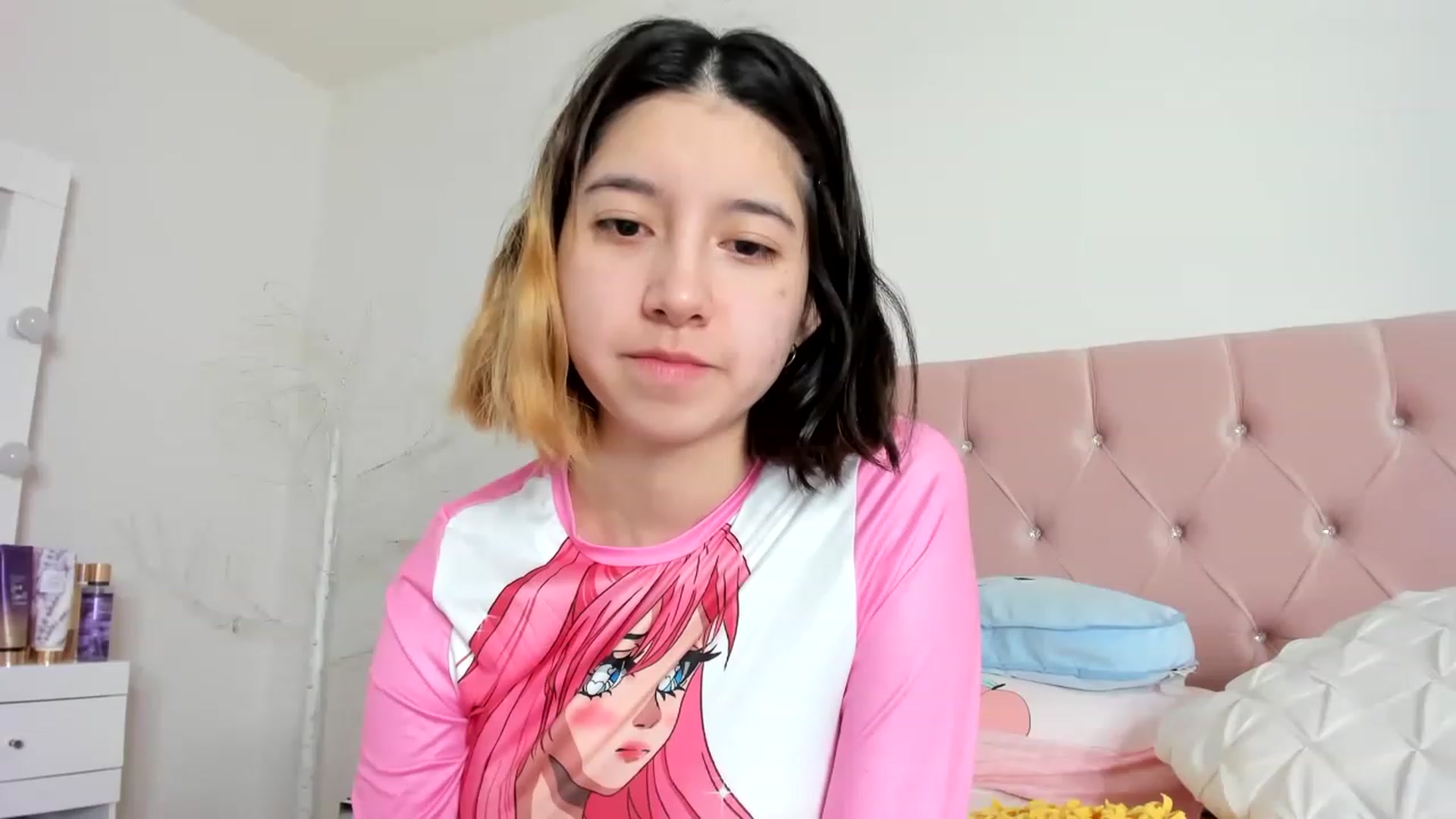 Gallery image thumbnail from Cherrycute666's myfreecams stream on, 12/17/2022, 01:03 image 4 of 20