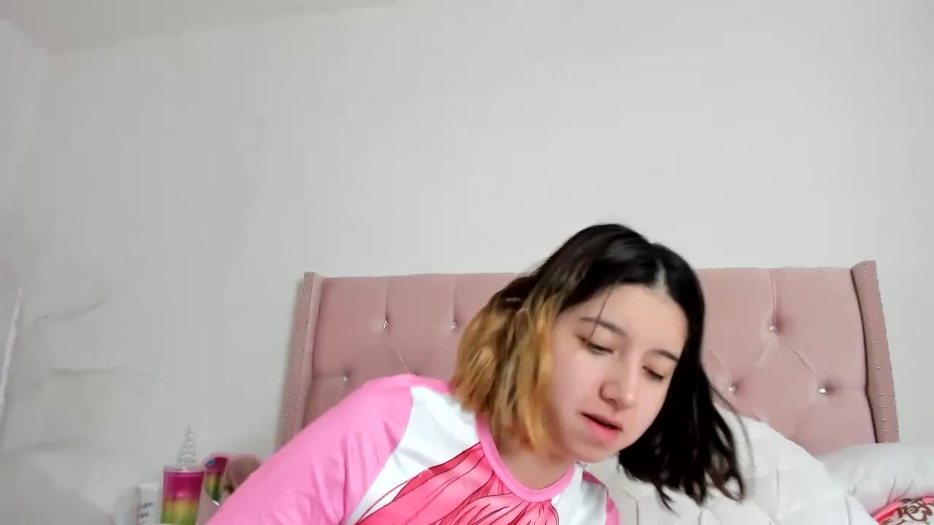 Gallery image thumbnail from Cherrycute666's myfreecams stream on, 12/17/2022, 01:03 image 7 of 20