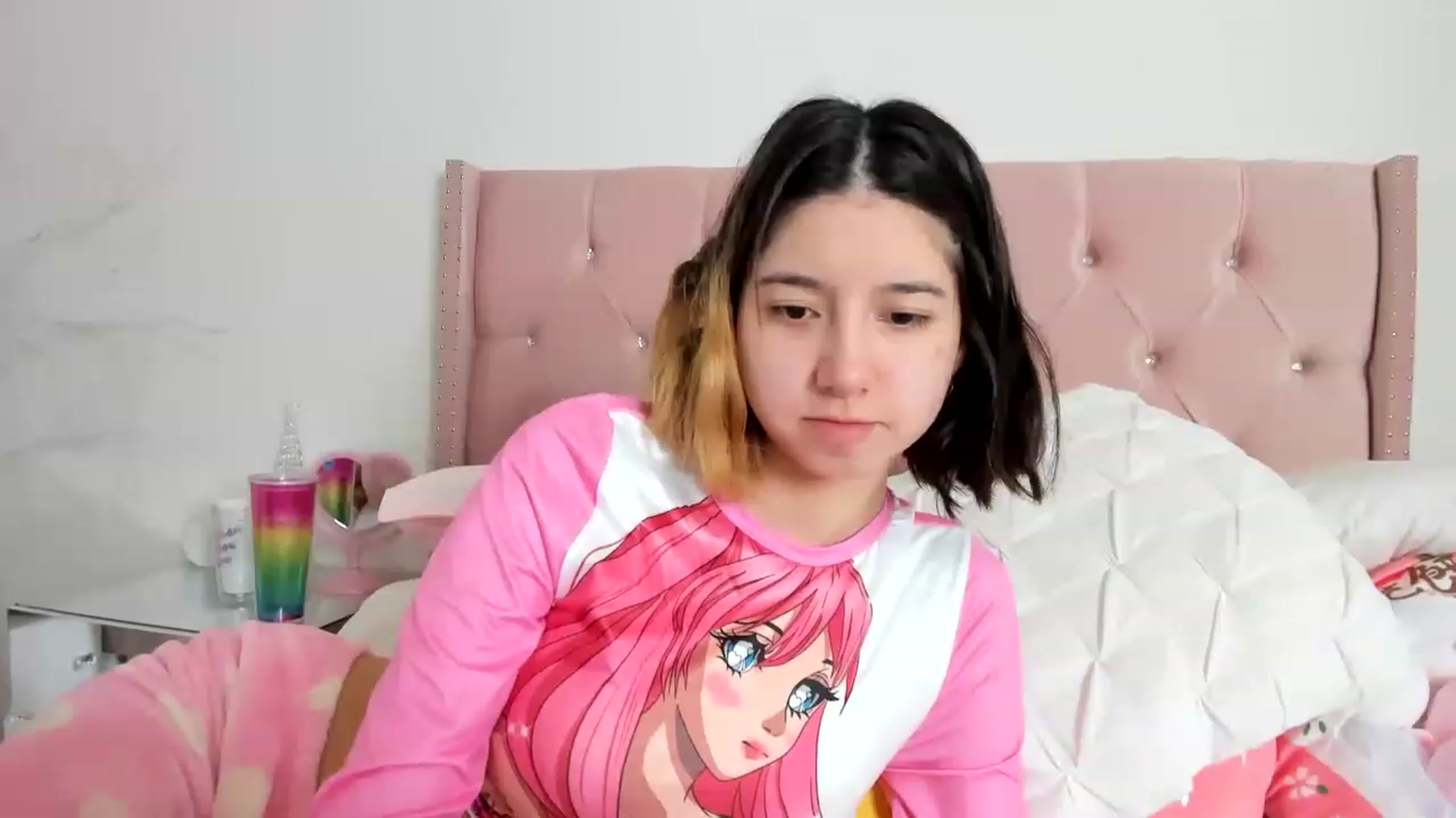 Gallery image thumbnail from Cherrycute666's myfreecams stream on, 12/17/2022, 01:03 image 10 of 20