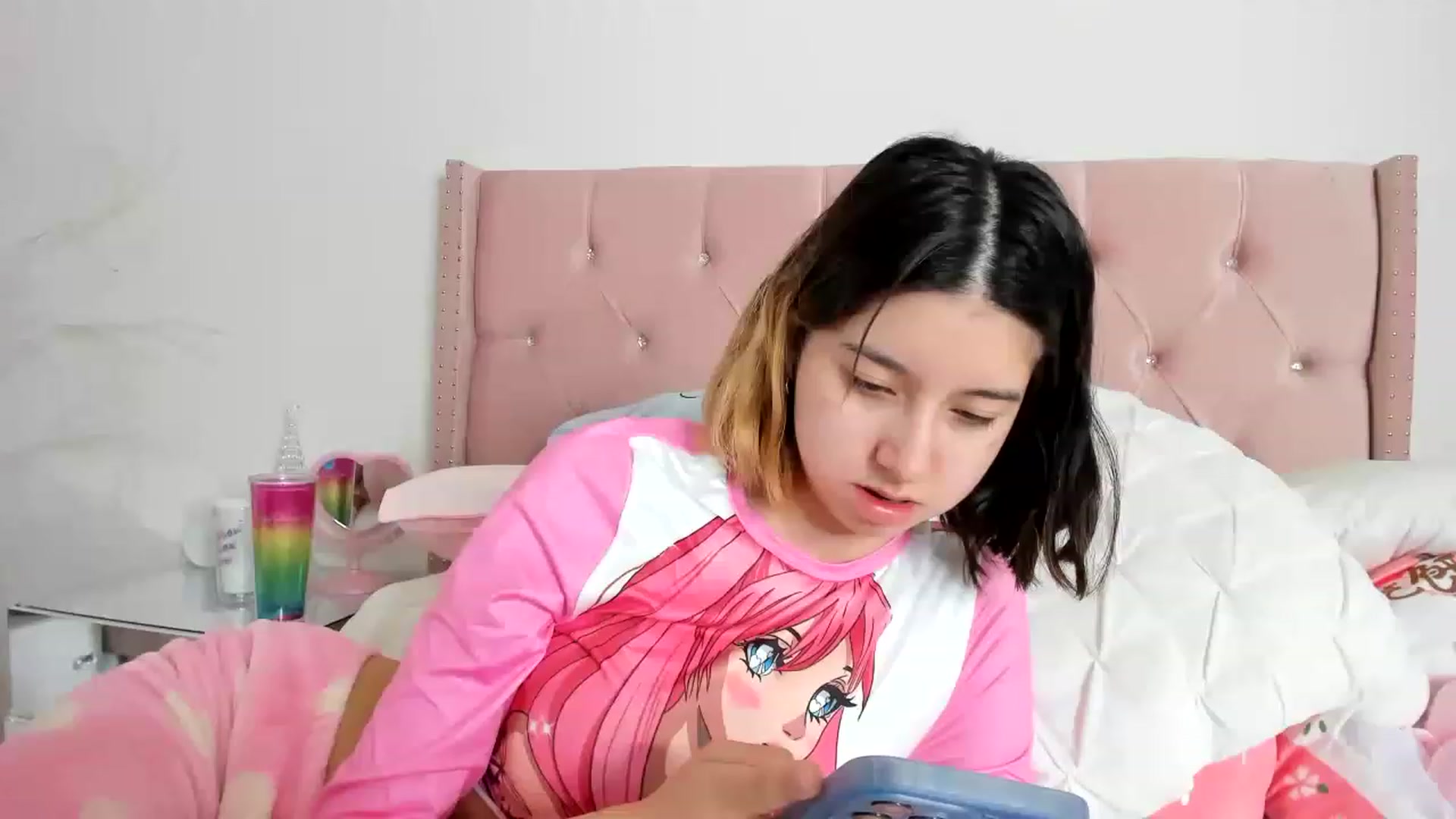 Gallery image thumbnail from Cherrycute666's myfreecams stream on, 12/17/2022, 01:03 image 12 of 20