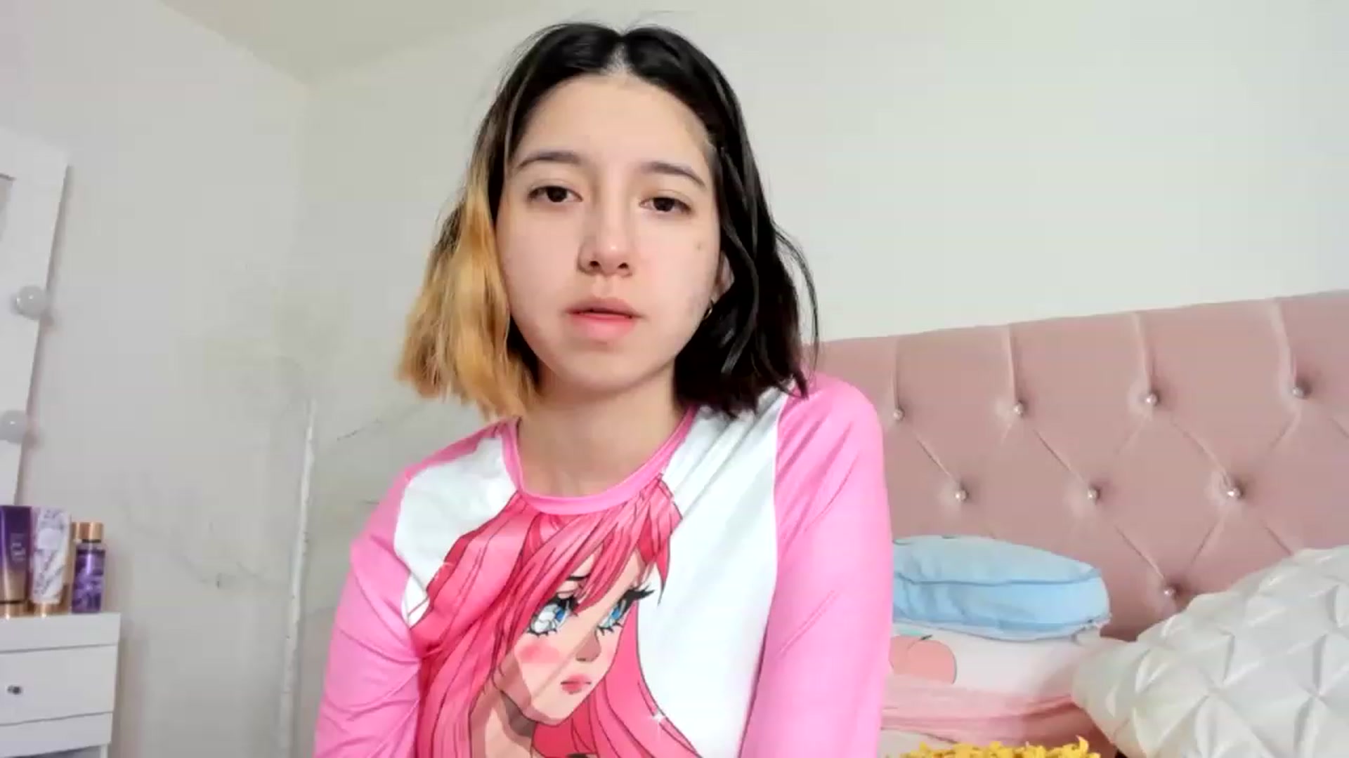 Gallery image thumbnail from Cherrycute666's myfreecams stream on, 12/17/2022, 01:03 image 1 of 20