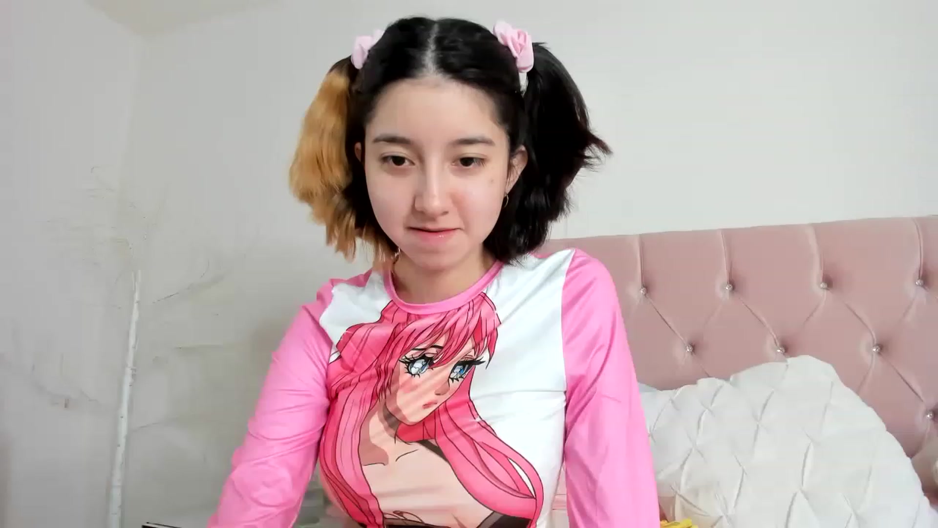 Gallery image thumbnail from Cherrycute666's myfreecams stream on, 12/17/2022, 03:57 image 3 of 20