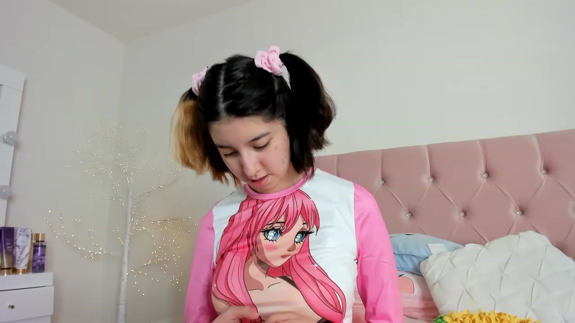 Gallery image thumbnail from Cherrycute666's myfreecams stream on, 12/17/2022, 03:57 image 17 of 20