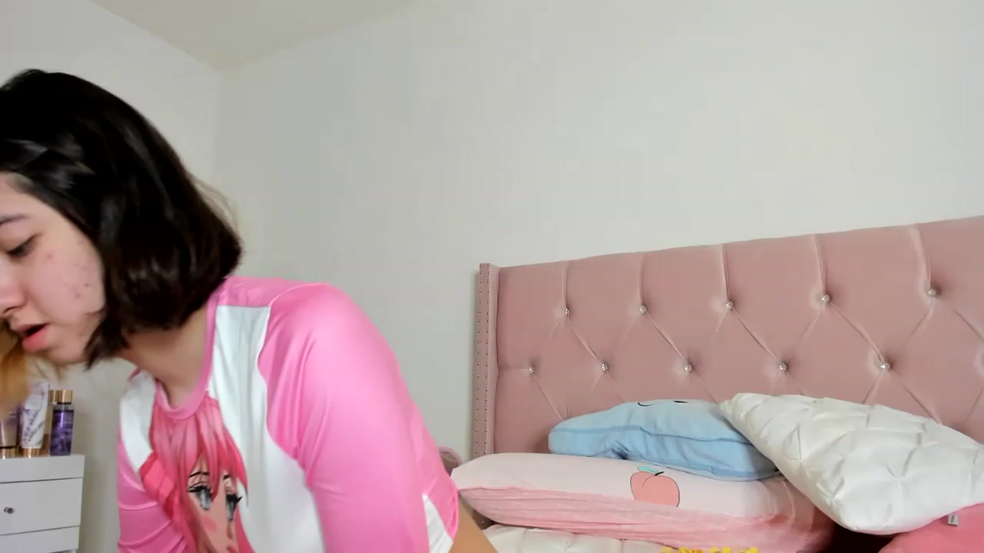 Gallery image thumbnail from Cherrycute666's myfreecams stream on, 12/17/2022, 03:57 image 1 of 20
