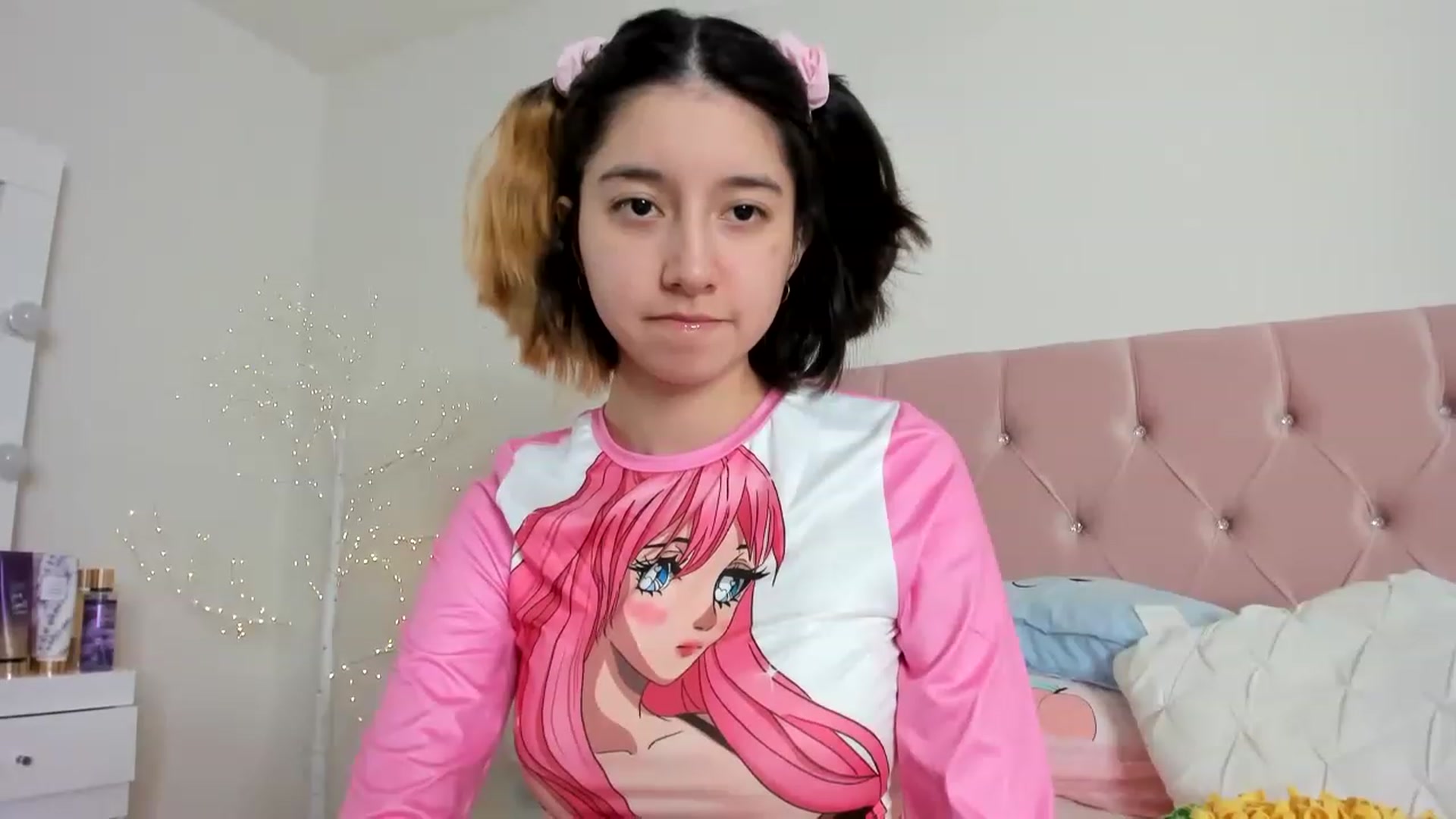 Gallery image thumbnail from Cherrycute666's myfreecams stream on, 12/17/2022, 03:57 image 16 of 20