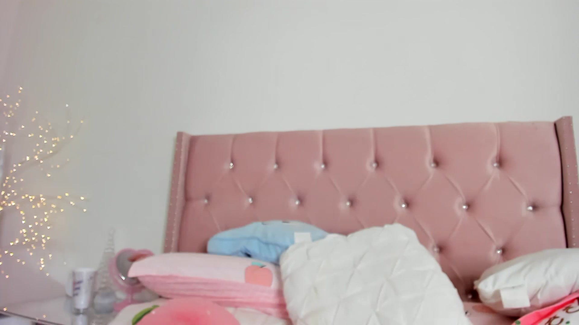 Gallery image thumbnail from Cherrycute666's myfreecams stream on, 12/17/2022, 03:57 image 13 of 20