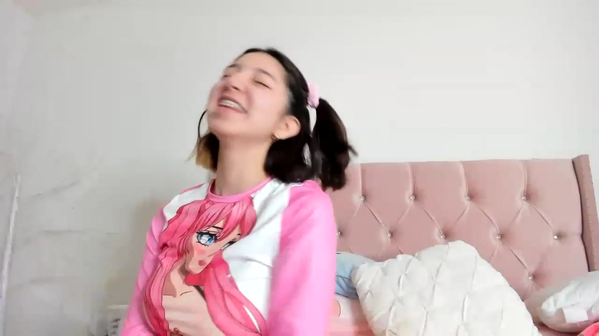 Gallery image thumbnail from Cherrycute666's myfreecams stream on, 12/17/2022, 03:57 image 7 of 20