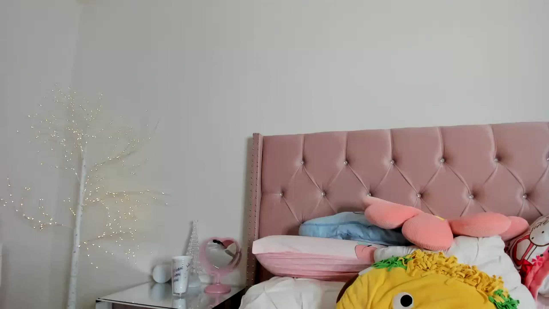 Gallery image thumbnail from Cherrycute666's myfreecams stream on, 12/17/2022, 06:43 image 8 of 20