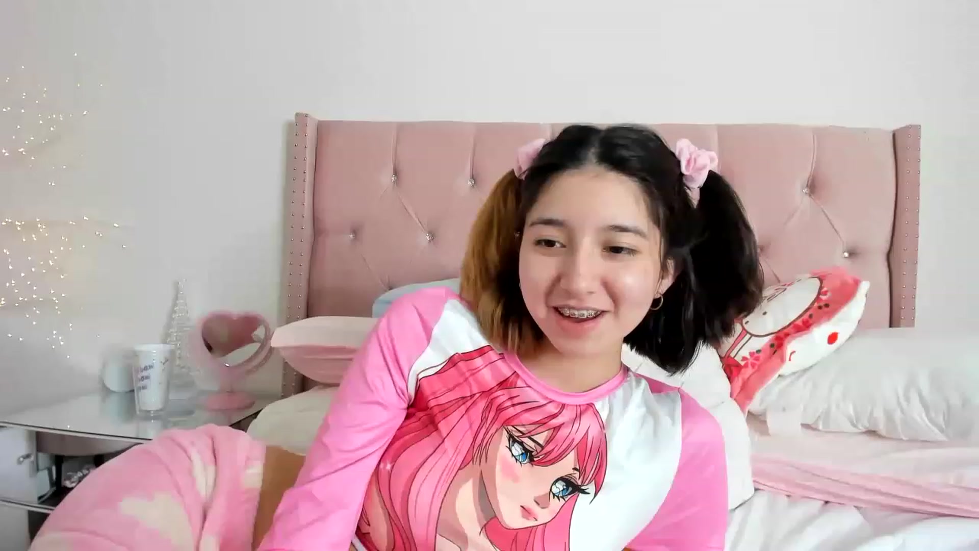 Gallery image thumbnail from Cherrycute666's myfreecams stream on, 12/17/2022, 10:48 image 2 of 20
