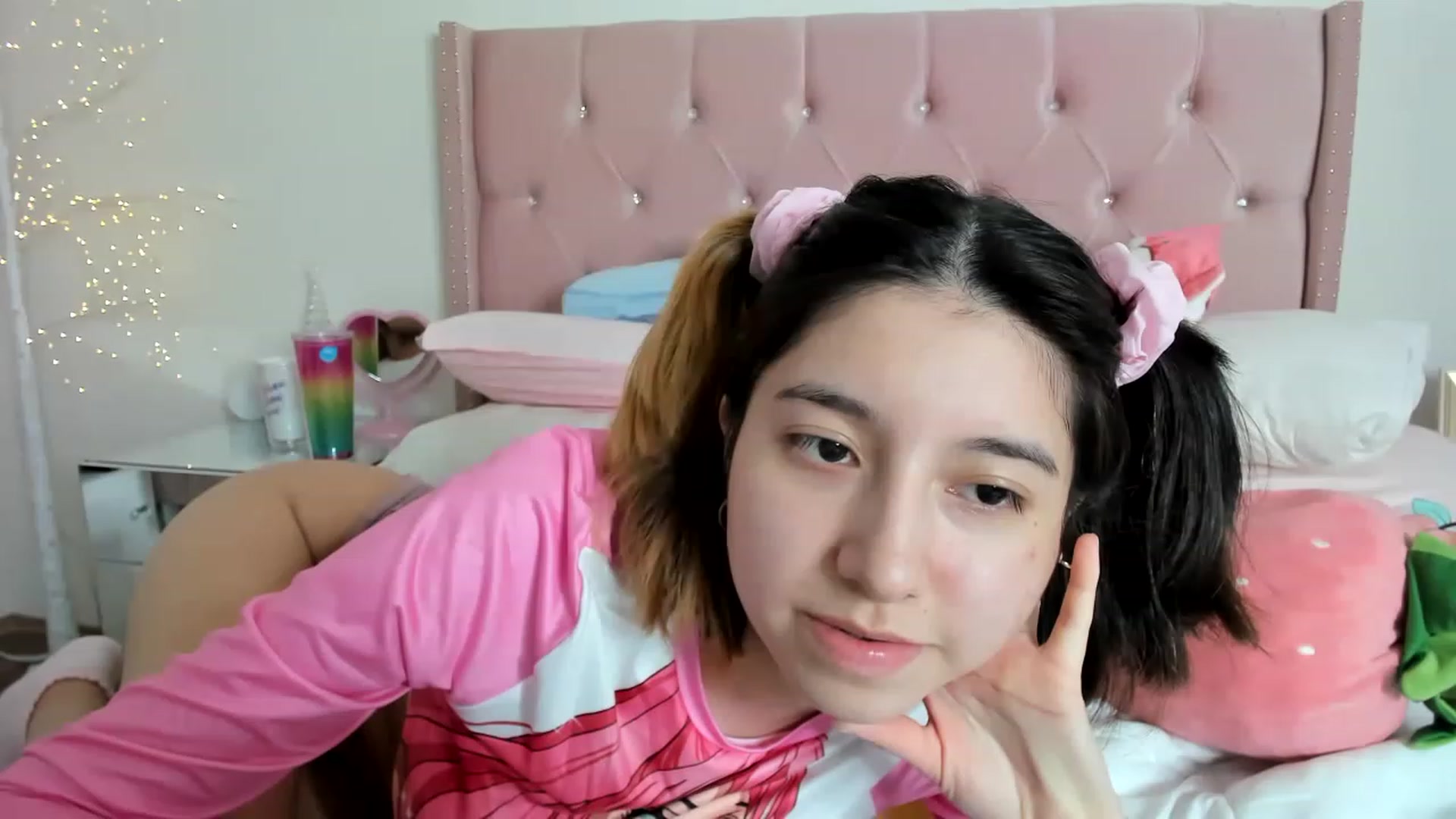 Gallery image thumbnail from Cherrycute666's myfreecams stream on, 12/17/2022, 10:48 image 16 of 20