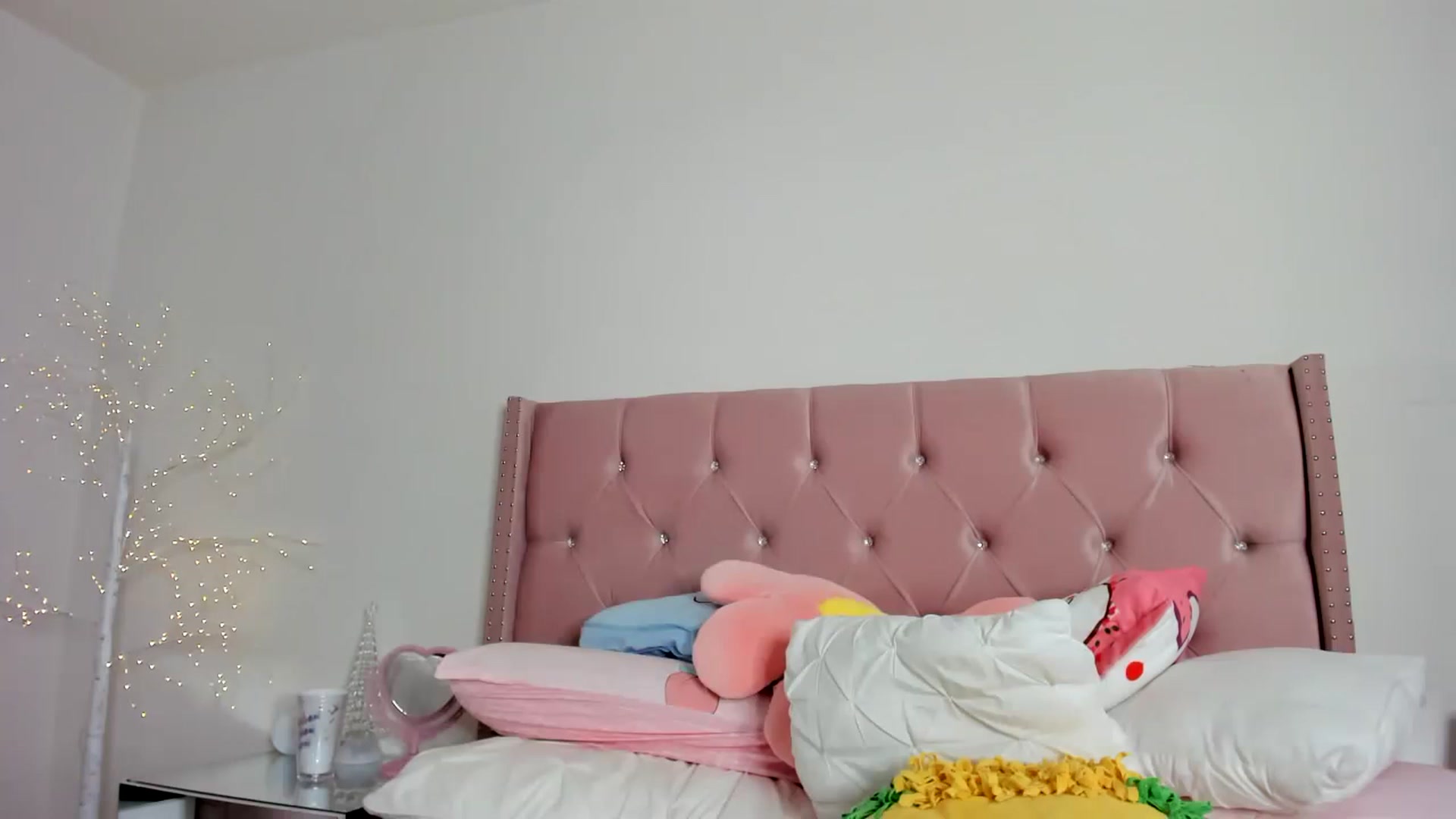 Gallery image thumbnail from Cherrycute666's myfreecams stream on, 12/17/2022, 10:48 image 15 of 20