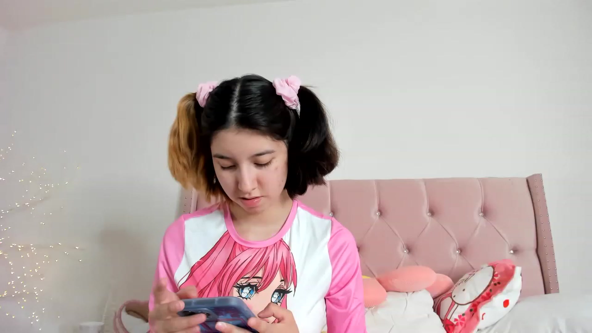 Gallery image thumbnail from Cherrycute666's myfreecams stream on, 12/17/2022, 10:48 image 7 of 20