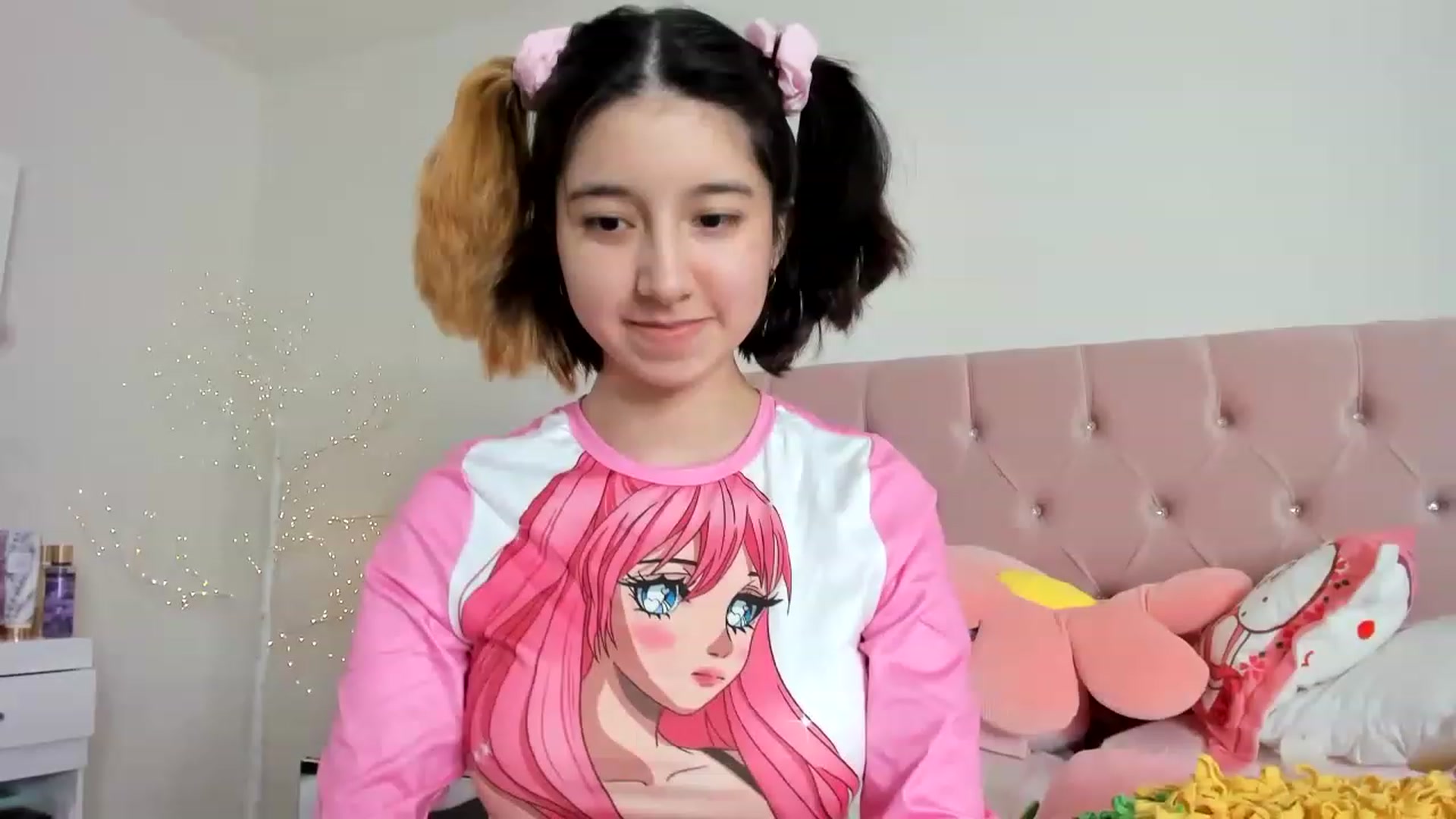 Gallery image thumbnail from Cherrycute666's myfreecams stream on, 12/17/2022, 10:48 image 10 of 20