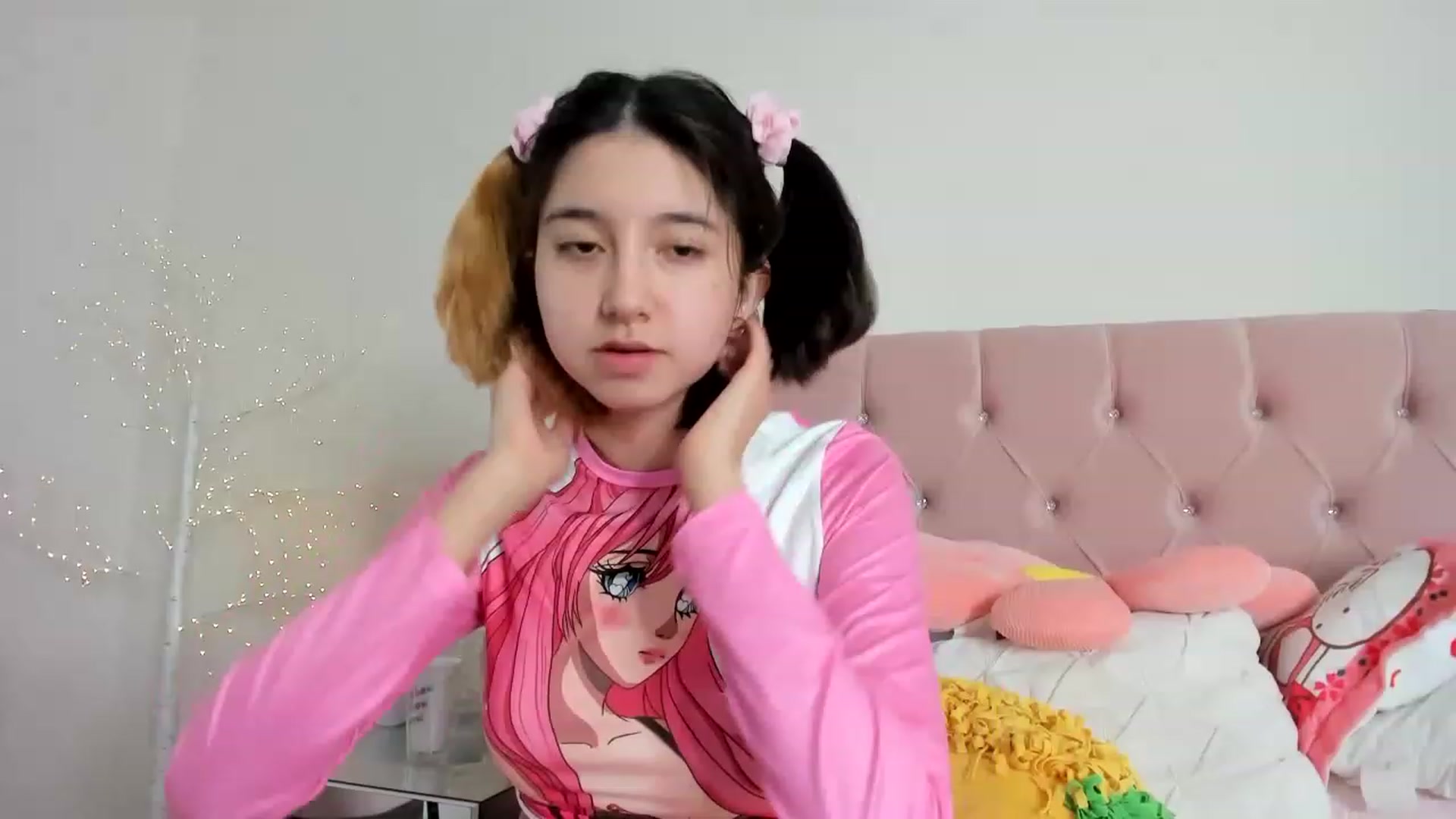 Gallery image thumbnail from Cherrycute666's myfreecams stream on, 12/17/2022, 10:48 image 1 of 20