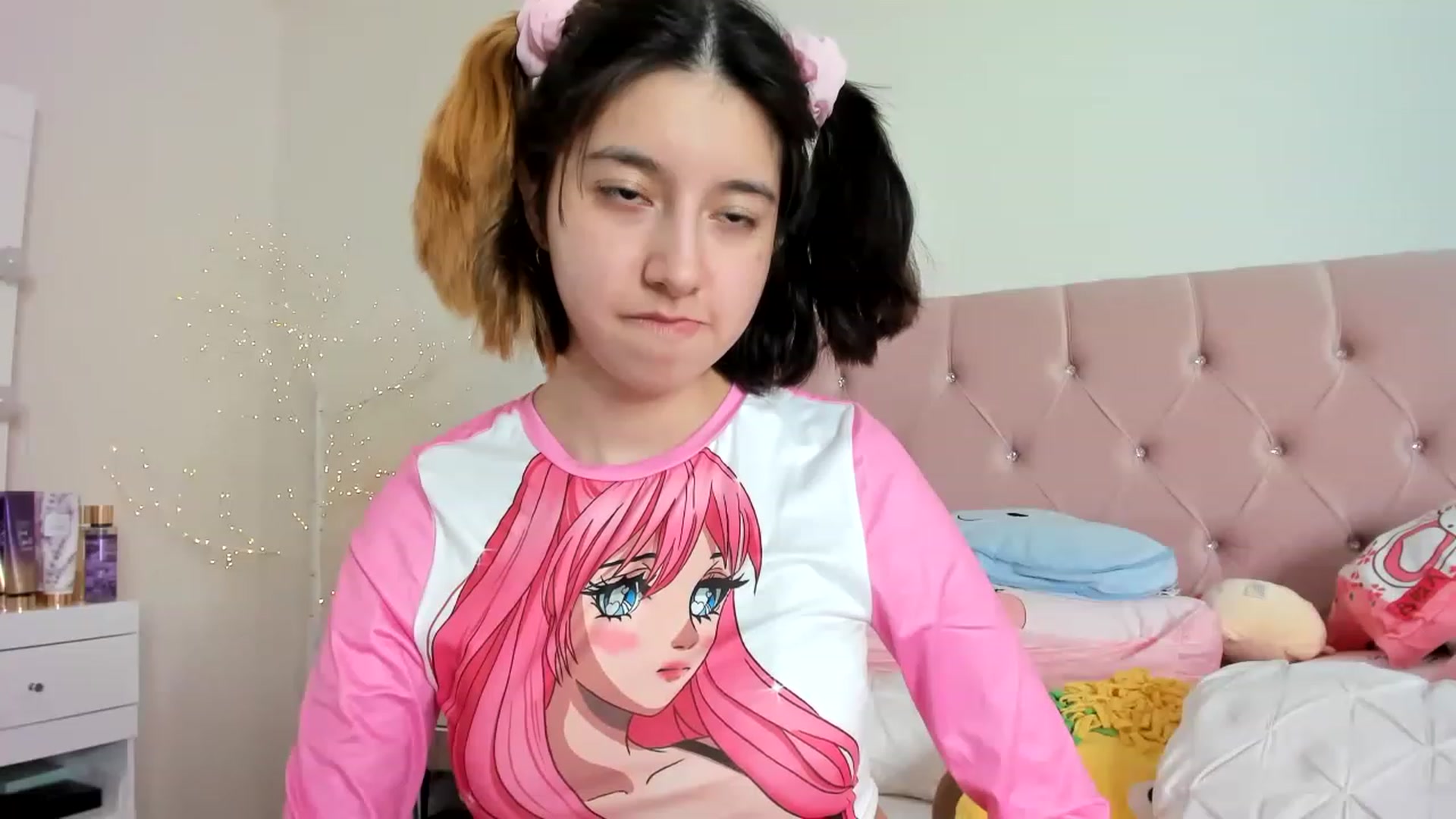 Gallery image thumbnail from Cherrycute666's myfreecams stream on, 12/17/2022, 12:37 image 5 of 20