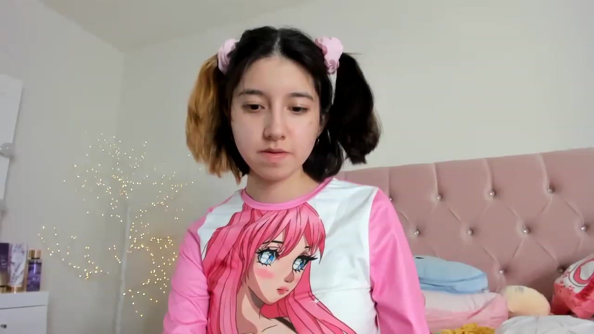 Gallery image thumbnail from Cherrycute666's myfreecams stream on, 12/17/2022, 12:37 image 8 of 20