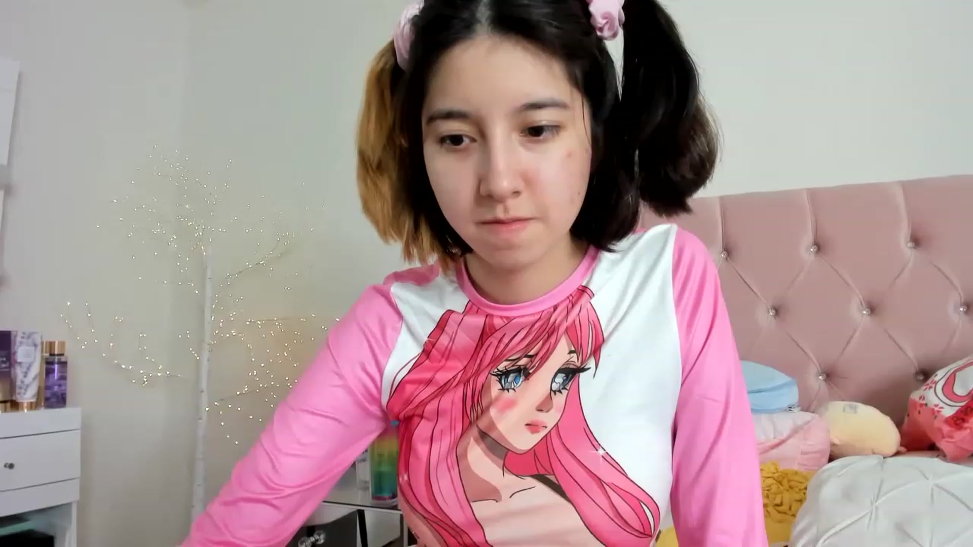 Gallery image thumbnail from Cherrycute666's myfreecams stream on, 12/17/2022, 12:37 image 11 of 20
