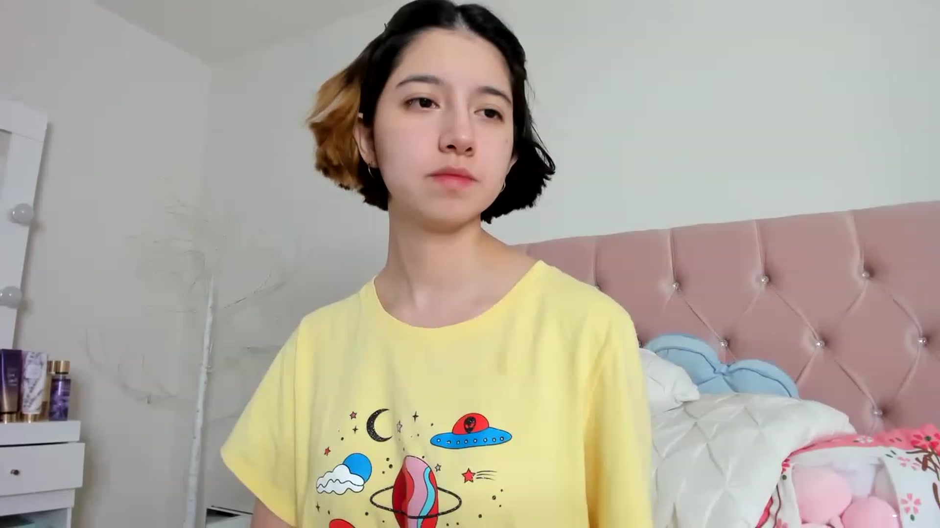 Gallery image thumbnail from Cherrycute666's myfreecams stream on, 12/21/2022, 03:54 image 18 of 20