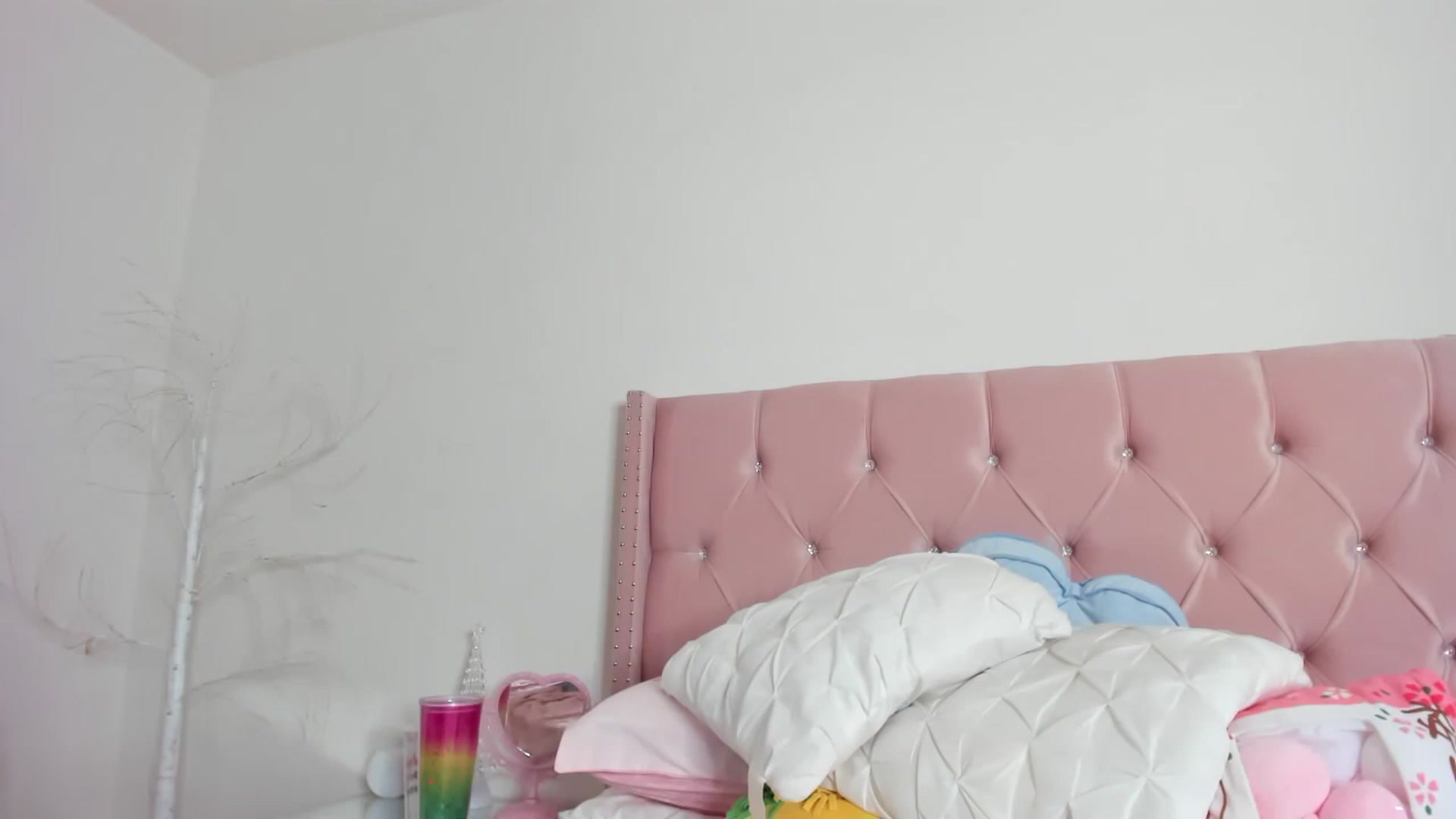Gallery image thumbnail from Cherrycute666's myfreecams stream on, 12/21/2022, 03:54 image 12 of 20