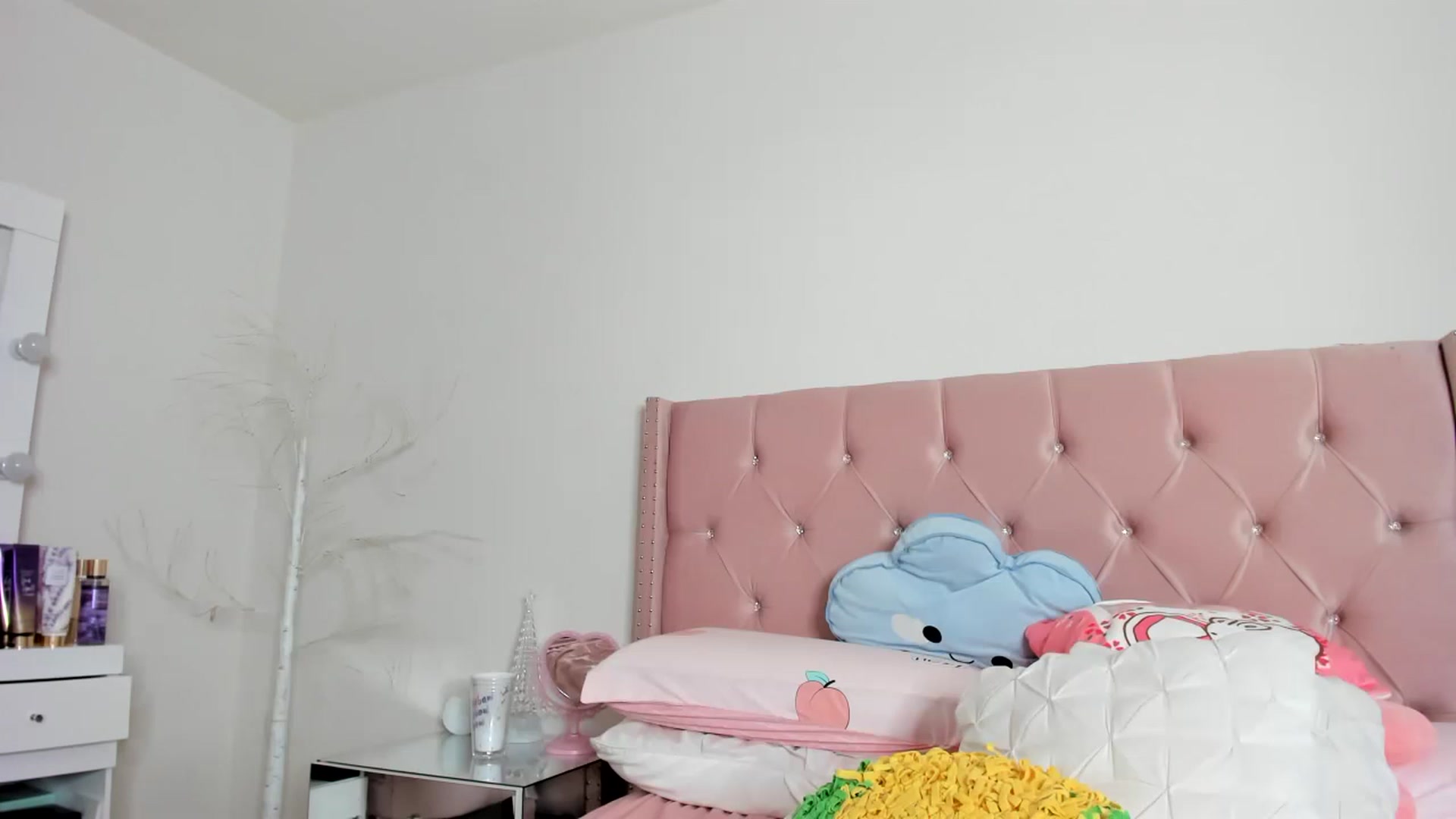 Gallery image thumbnail from Cherrycute666's myfreecams stream on, 12/21/2022, 12:56 image 12 of 20