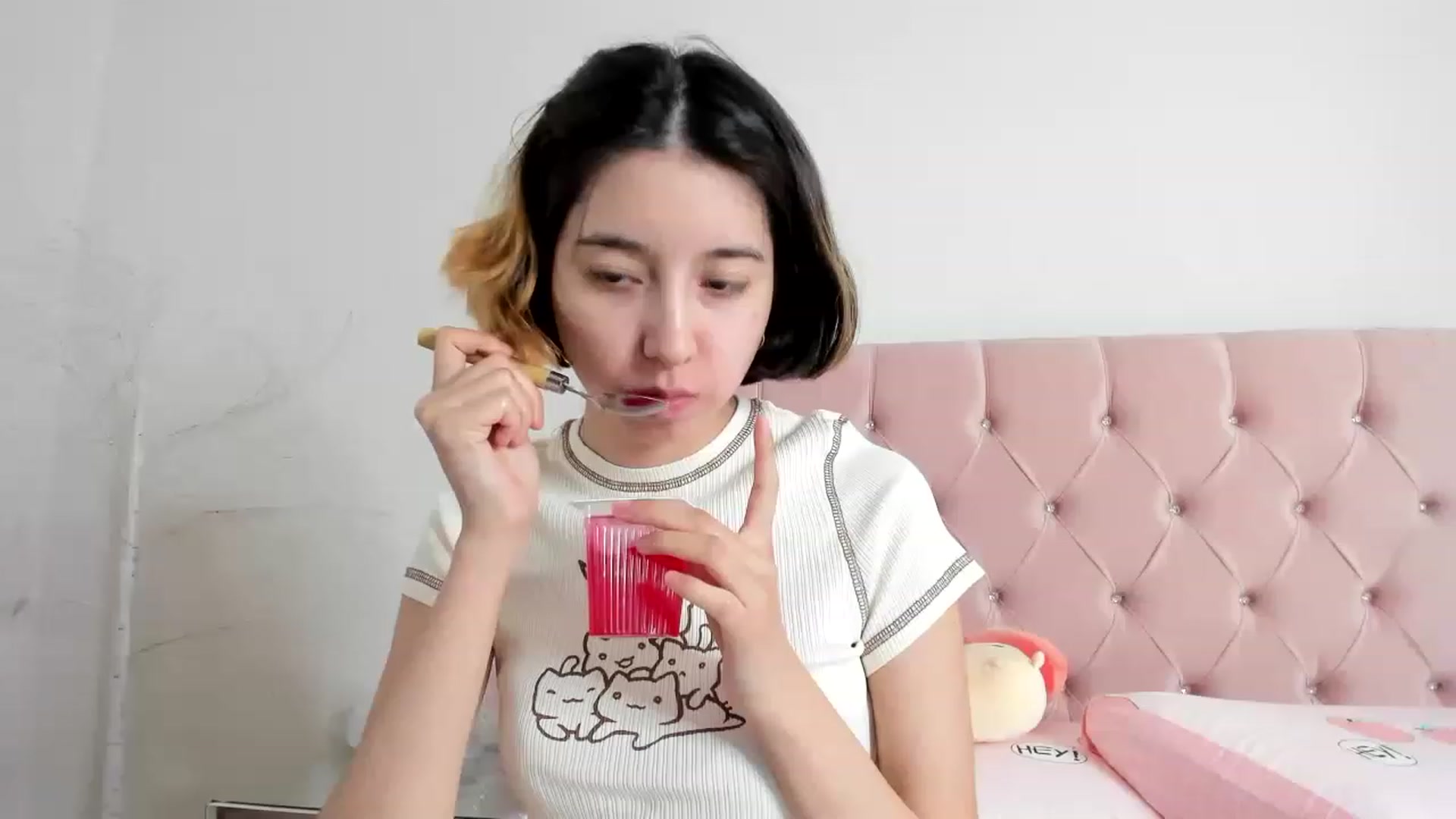 Gallery image thumbnail from Cherrycute666's myfreecams stream on, 12/21/2022, 16:46 image 6 of 20