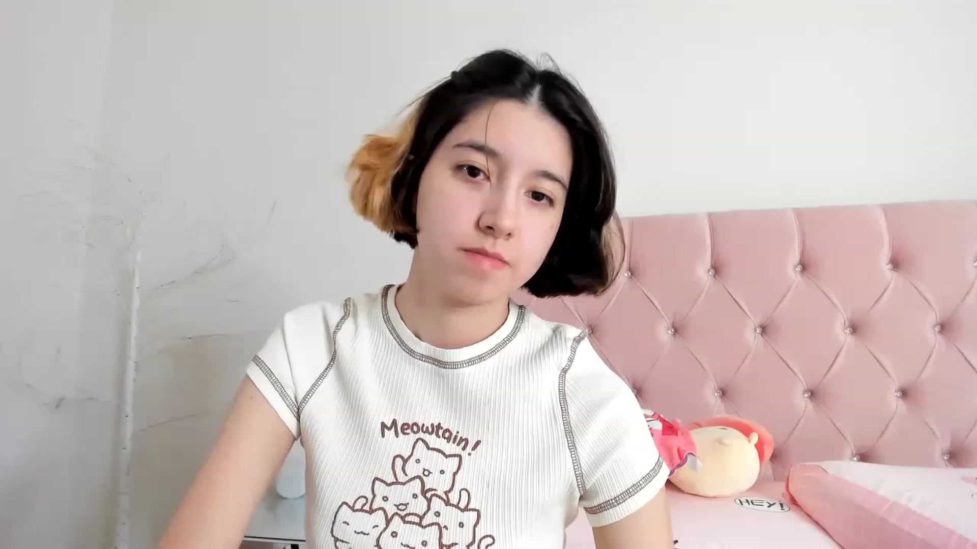 Gallery image thumbnail from Cherrycute666's myfreecams stream on, 12/21/2022, 16:46 image 1 of 20