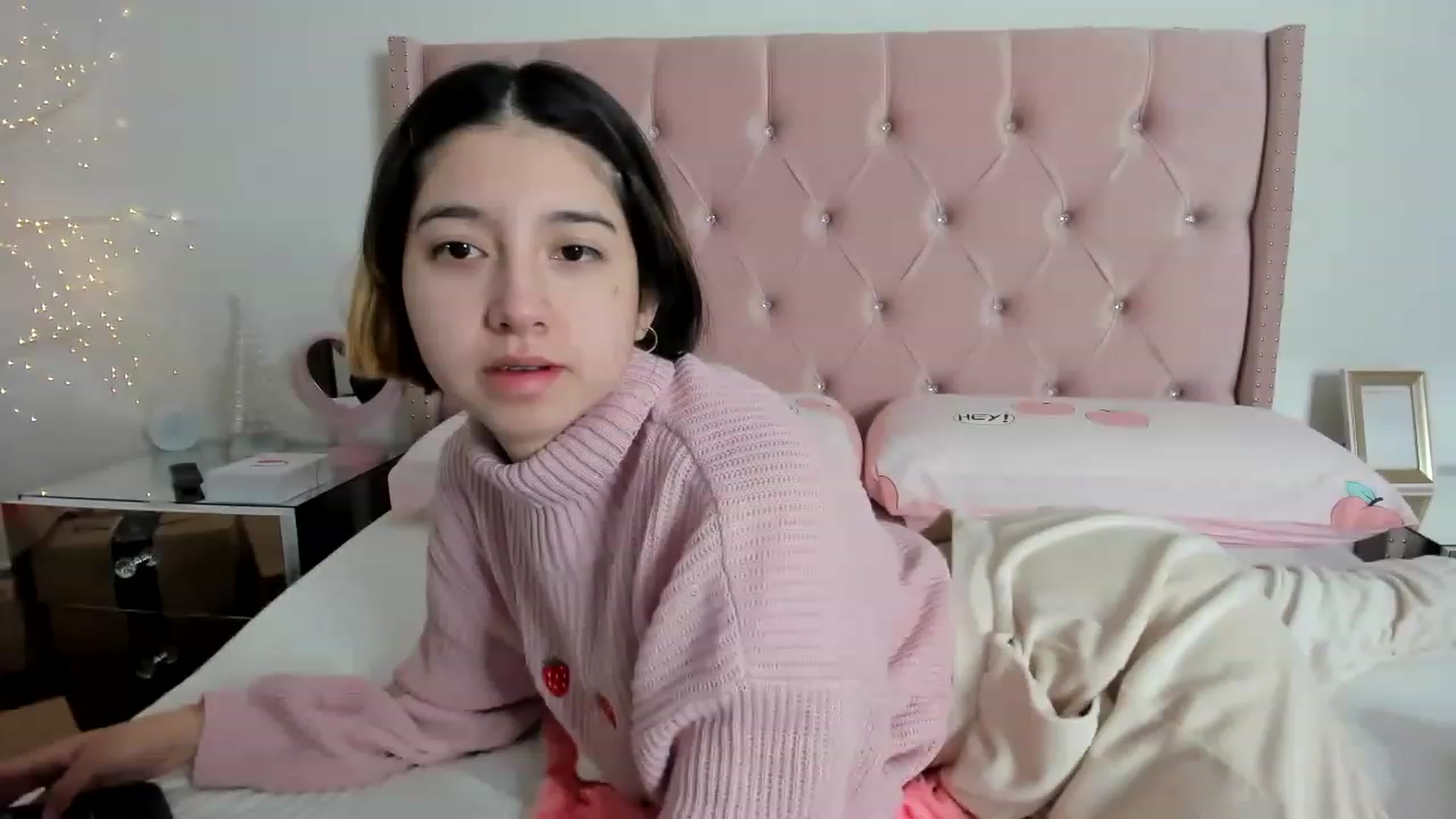 Gallery image thumbnail from Cherrycute666's myfreecams stream on, 12/22/2022, 15:53 image 1 of 20