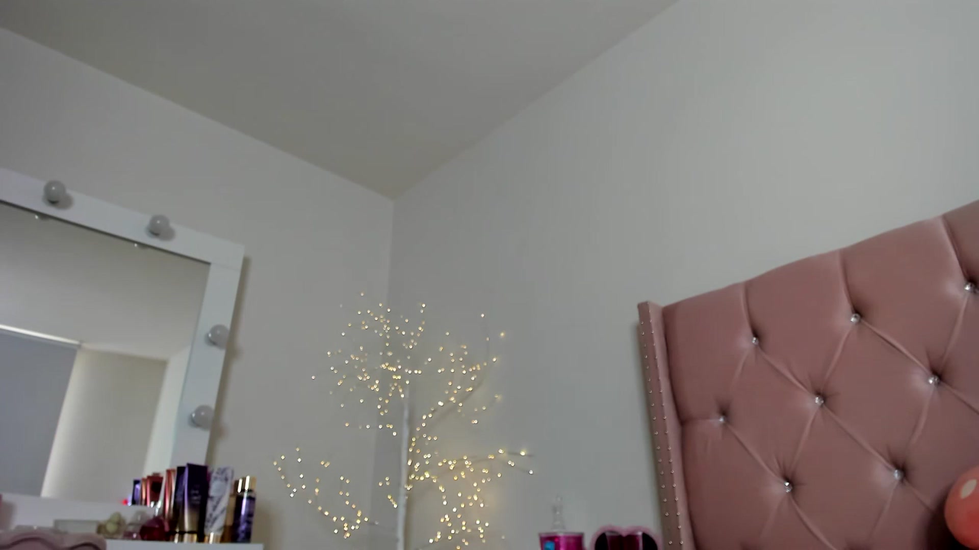 Gallery image thumbnail from Cherrycute666's myfreecams stream on, 12/22/2022, 15:53 image 16 of 20