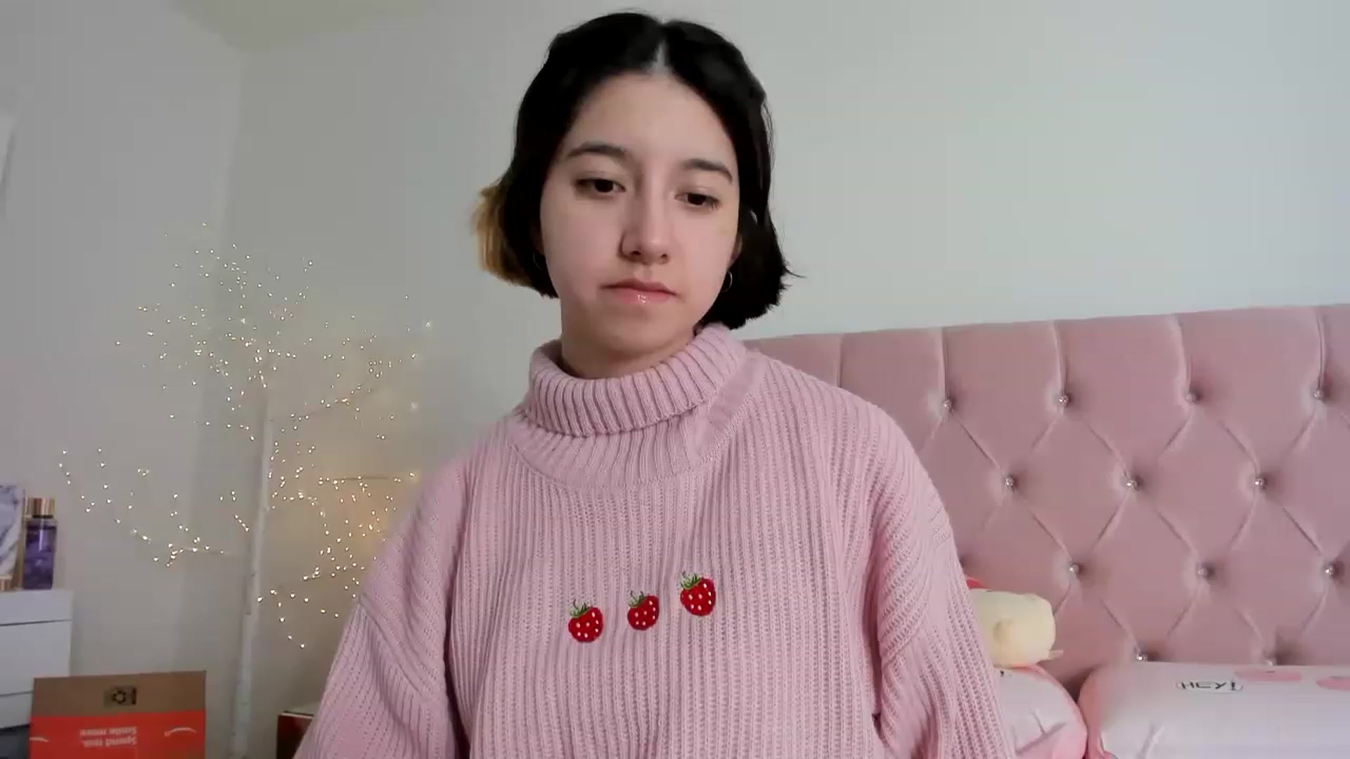 Gallery image thumbnail from Cherrycute666's myfreecams stream on, 12/22/2022, 17:29 image 9 of 20