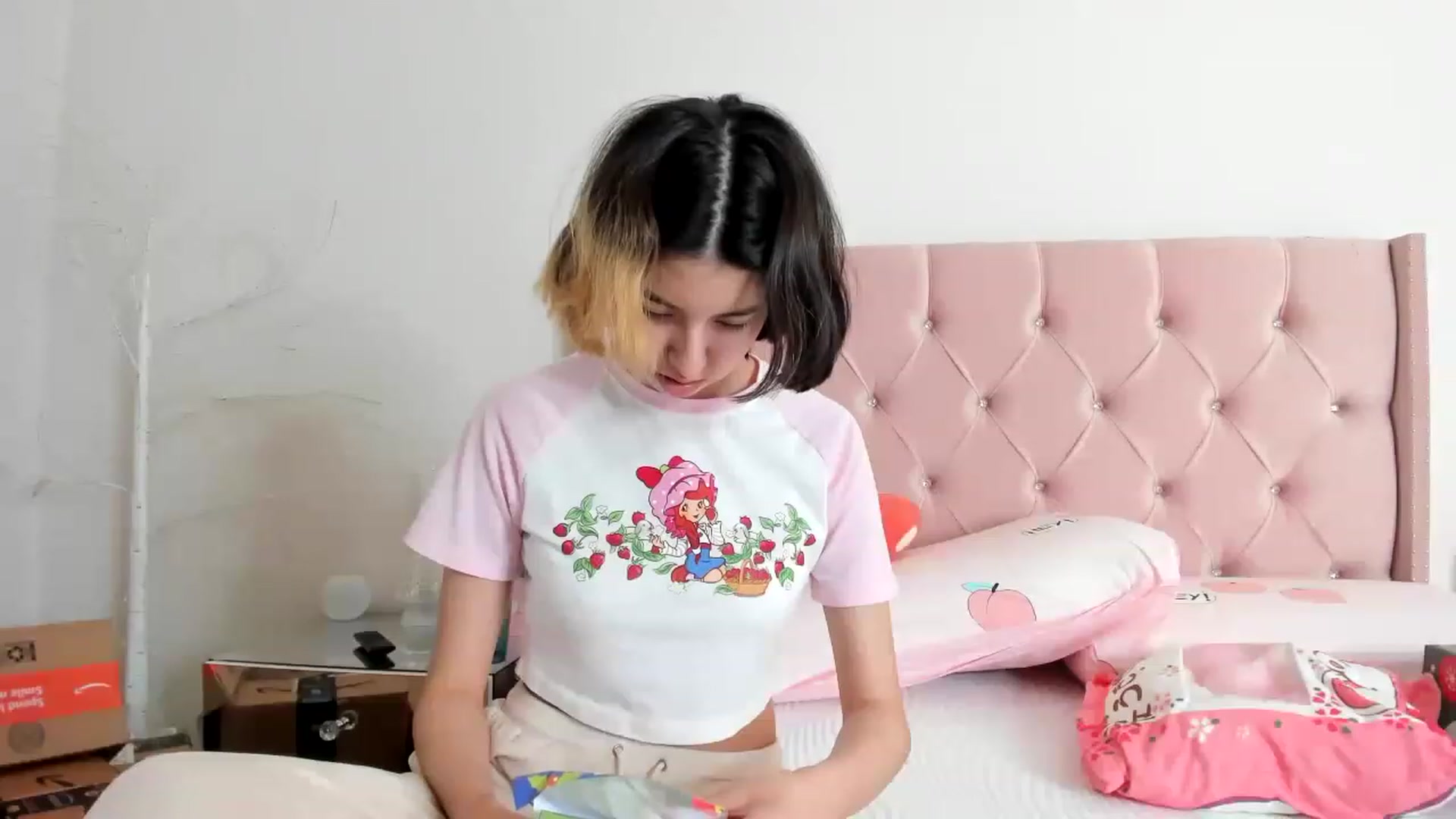 Gallery image thumbnail from Cherrycute666's myfreecams stream on, 12/22/2022, 20:58 image 18 of 20