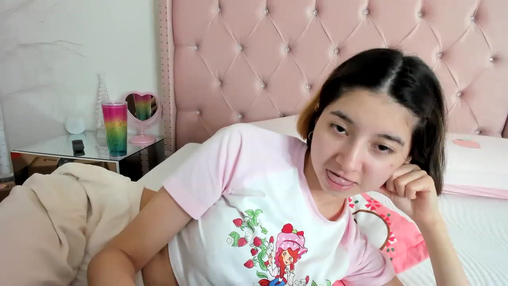 Gallery image thumbnail from Cherrycute666's myfreecams stream on, 12/22/2022, 20:58 image 8 of 20