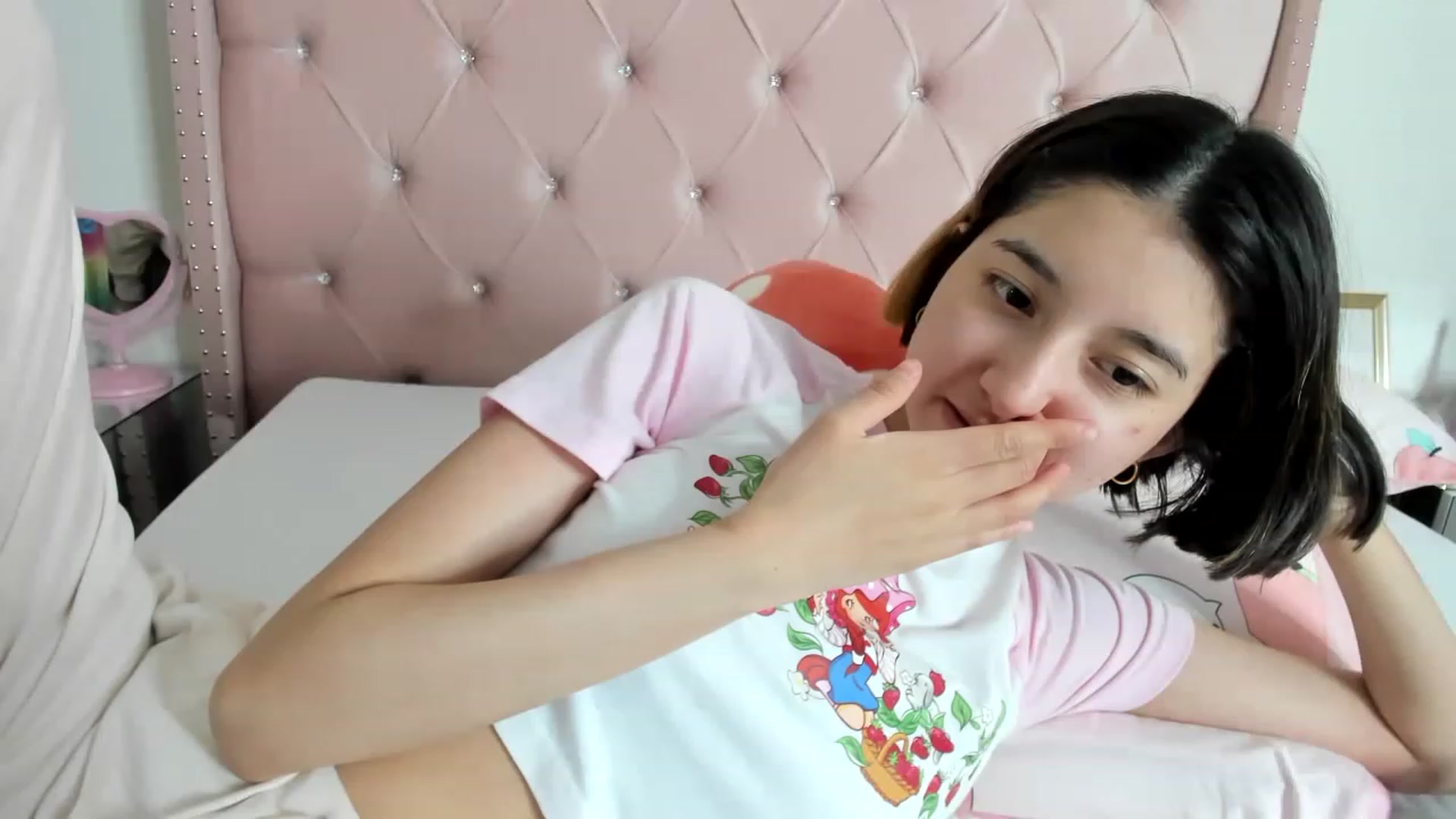 Gallery image thumbnail from Cherrycute666's myfreecams stream on, 12/23/2022, 24:08 image 17 of 20
