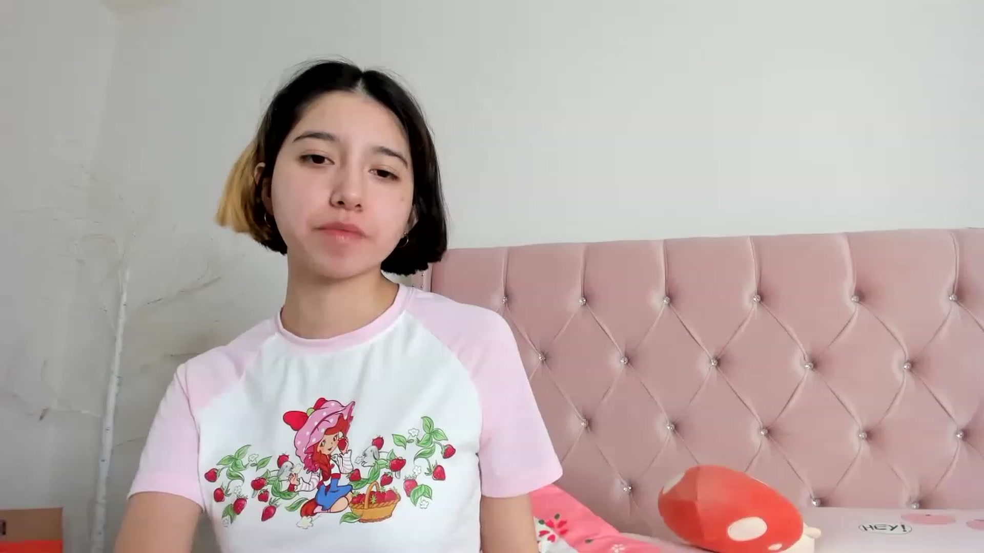 Gallery image thumbnail from Cherrycute666's myfreecams stream on, 12/23/2022, 24:08 image 2 of 20