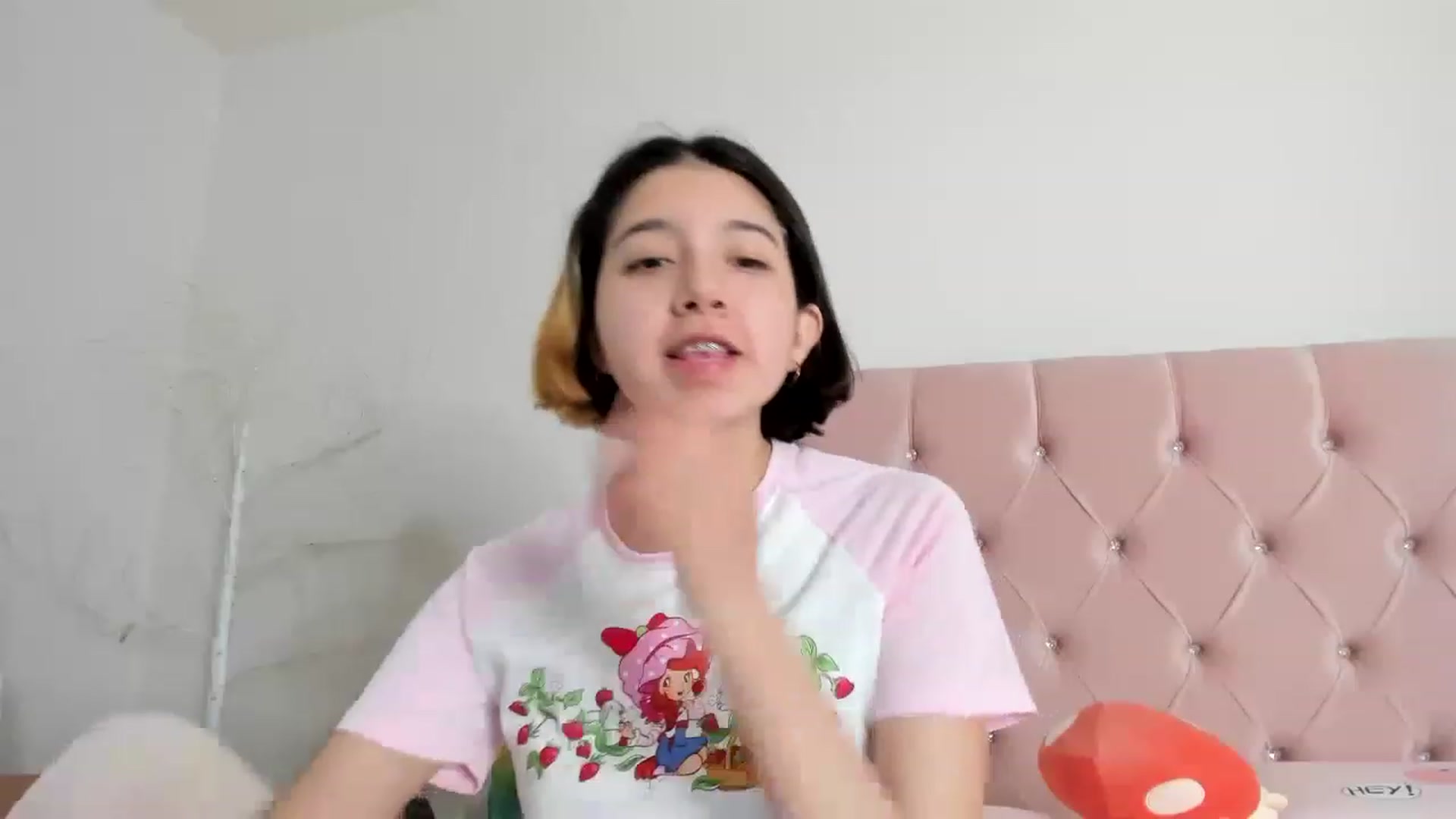 Gallery image thumbnail from Cherrycute666's myfreecams stream on, 12/23/2022, 01:05 image 3 of 20