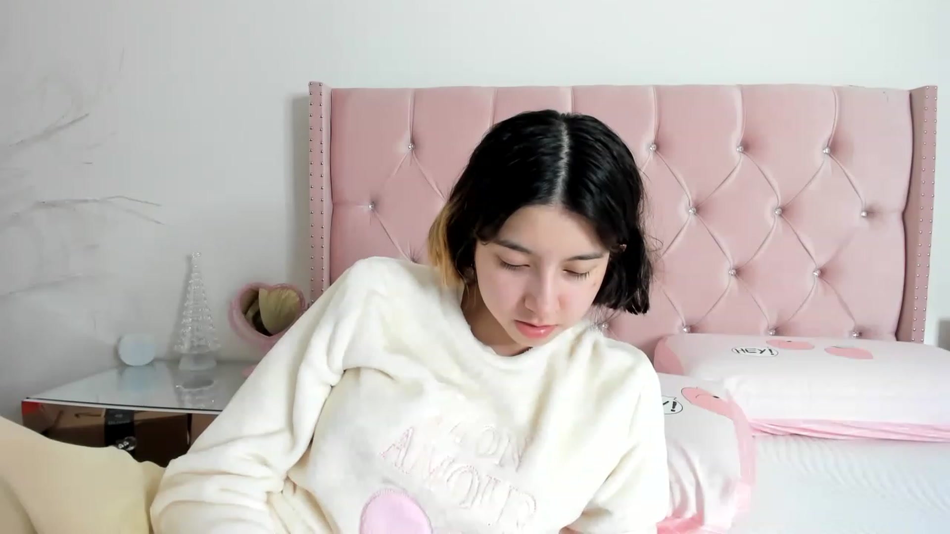 Gallery image thumbnail from Cherrycute666's myfreecams stream on, 12/23/2022, 05:30 image 6 of 20