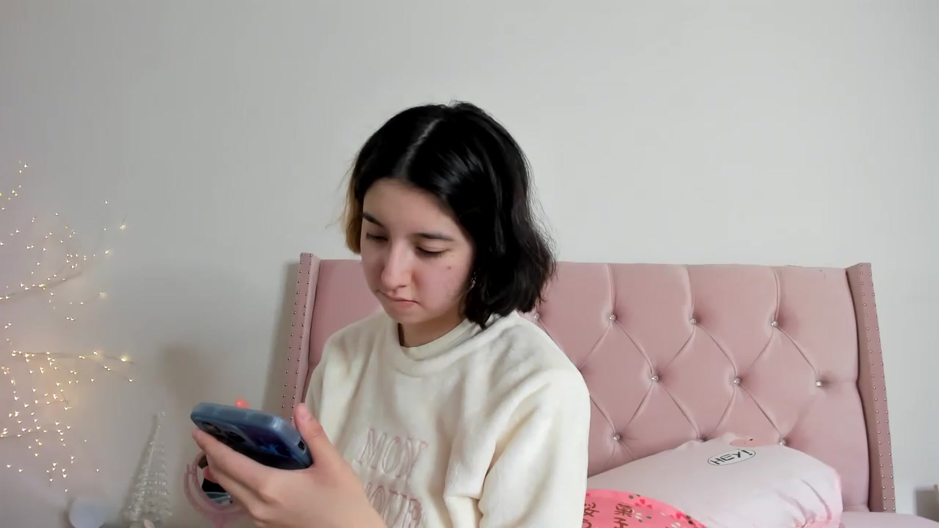 Gallery image thumbnail from Cherrycute666's myfreecams stream on, 12/23/2022, 05:30 image 16 of 20