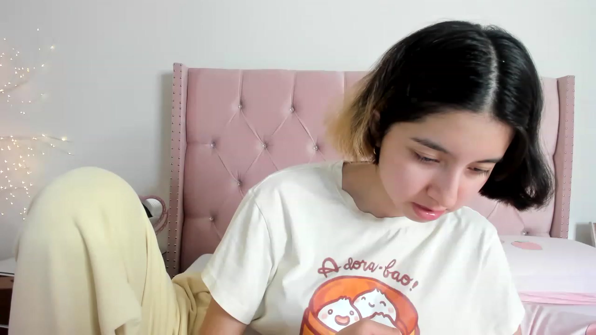 Gallery image thumbnail from Cherrycute666's myfreecams stream on, 12/23/2022, 11:46 image 14 of 20