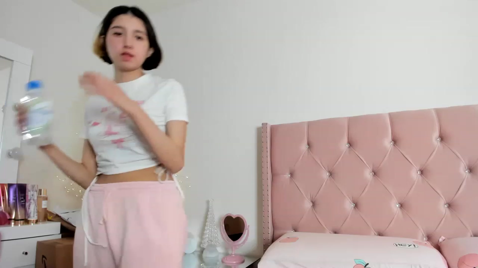 Gallery image thumbnail from Cherrycute666's myfreecams stream on, 12/24/2022, 01:08 image 5 of 20