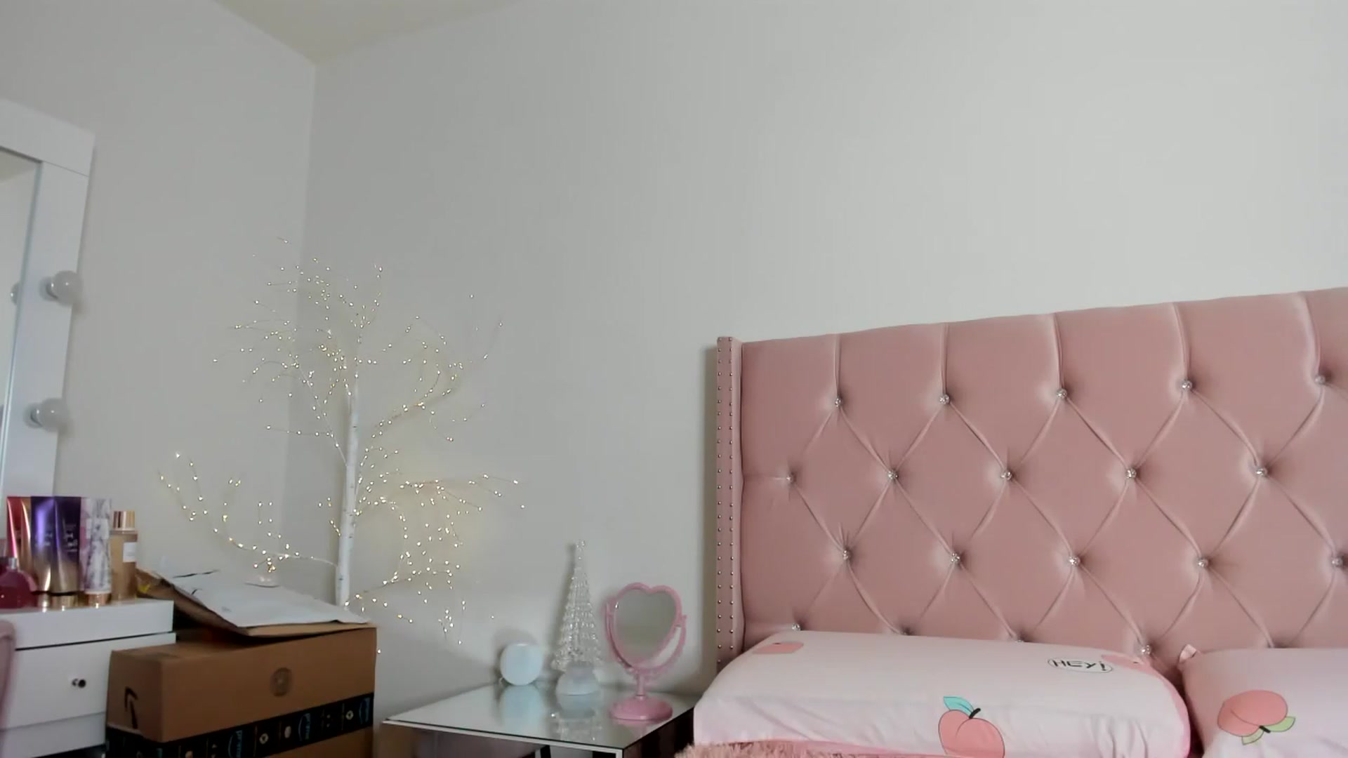 Gallery image thumbnail from Cherrycute666's myfreecams stream on, 12/24/2022, 01:08 image 17 of 20