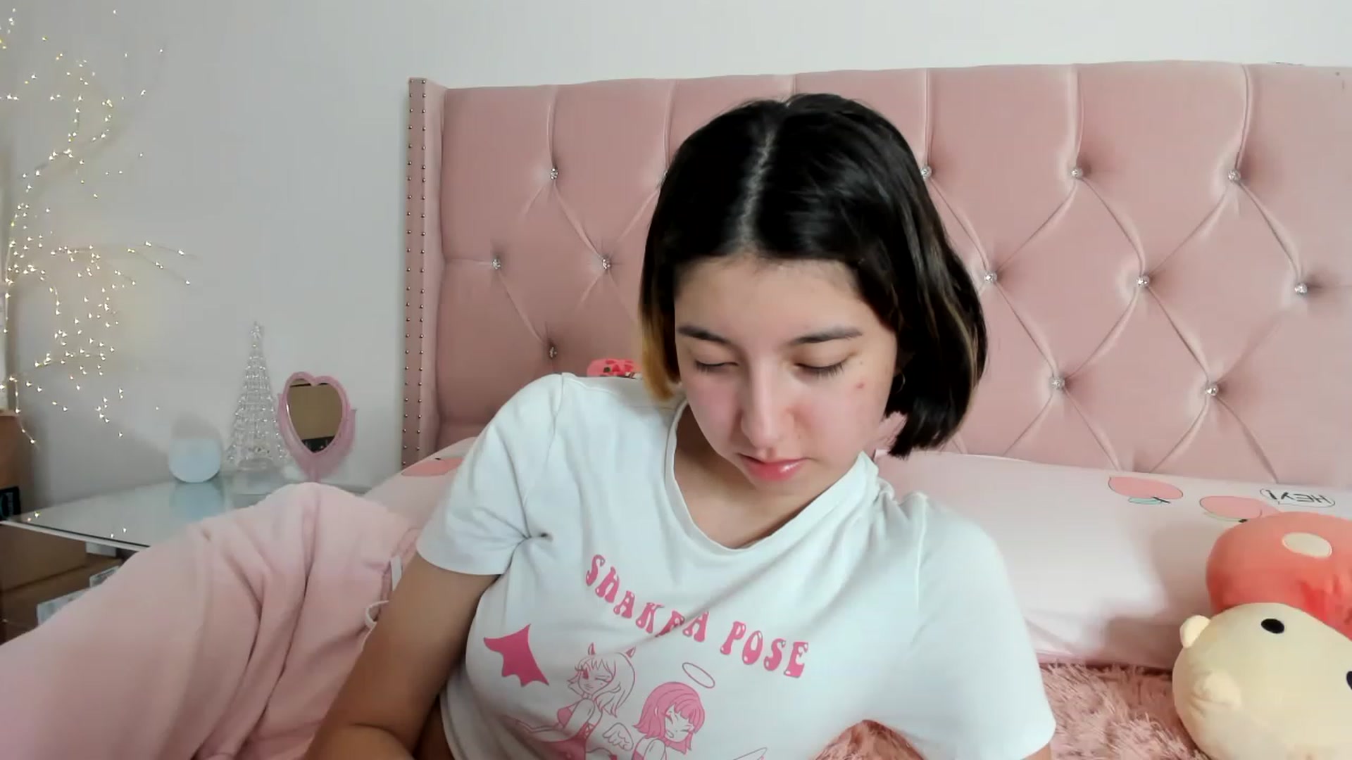 Gallery image thumbnail from Cherrycute666's myfreecams stream on, 12/24/2022, 01:46 image 7 of 20
