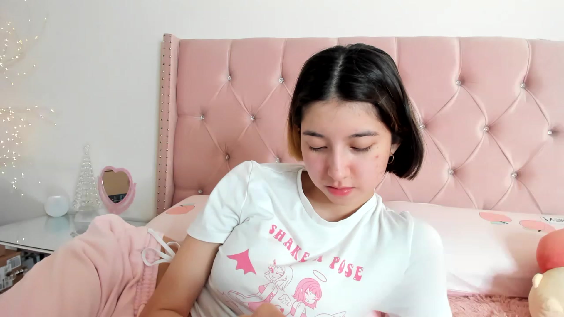 Gallery image thumbnail from Cherrycute666's myfreecams stream on, 12/24/2022, 01:46 image 5 of 20